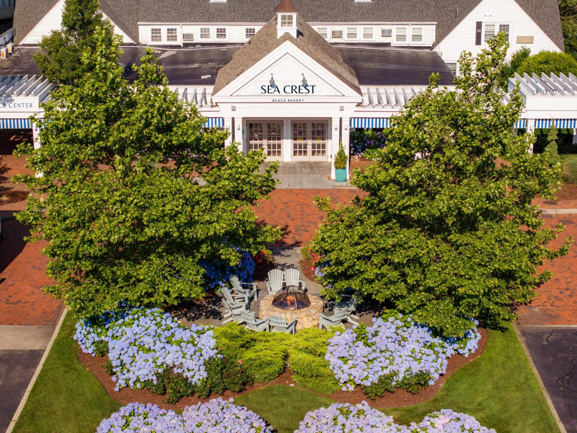 Sea Crest Beach Resort — hotel in Falmouth