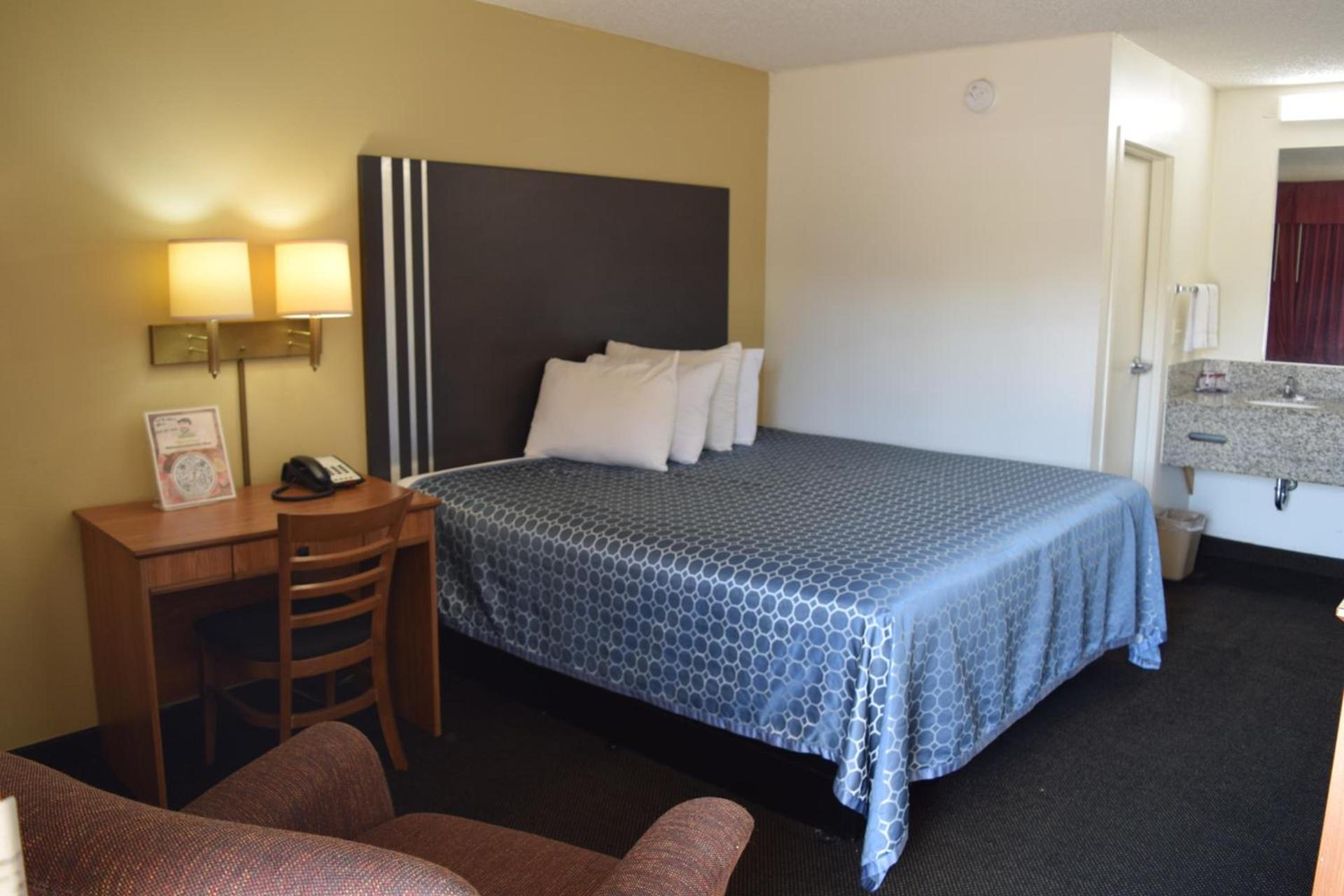 Value Inn - Livonia photo 2