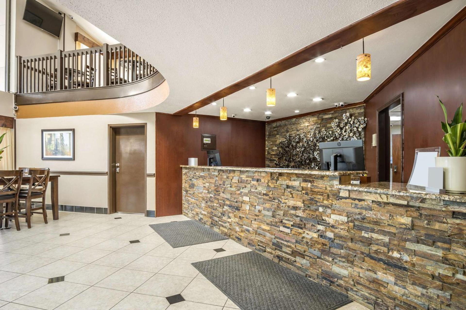 AmericInn by Wyndham Grand Rapids Airport North photo 3