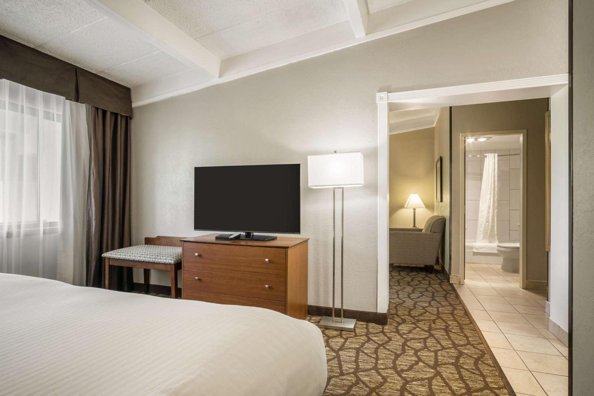 AmericInn by Wyndham Grand Rapids Airport North photo 14