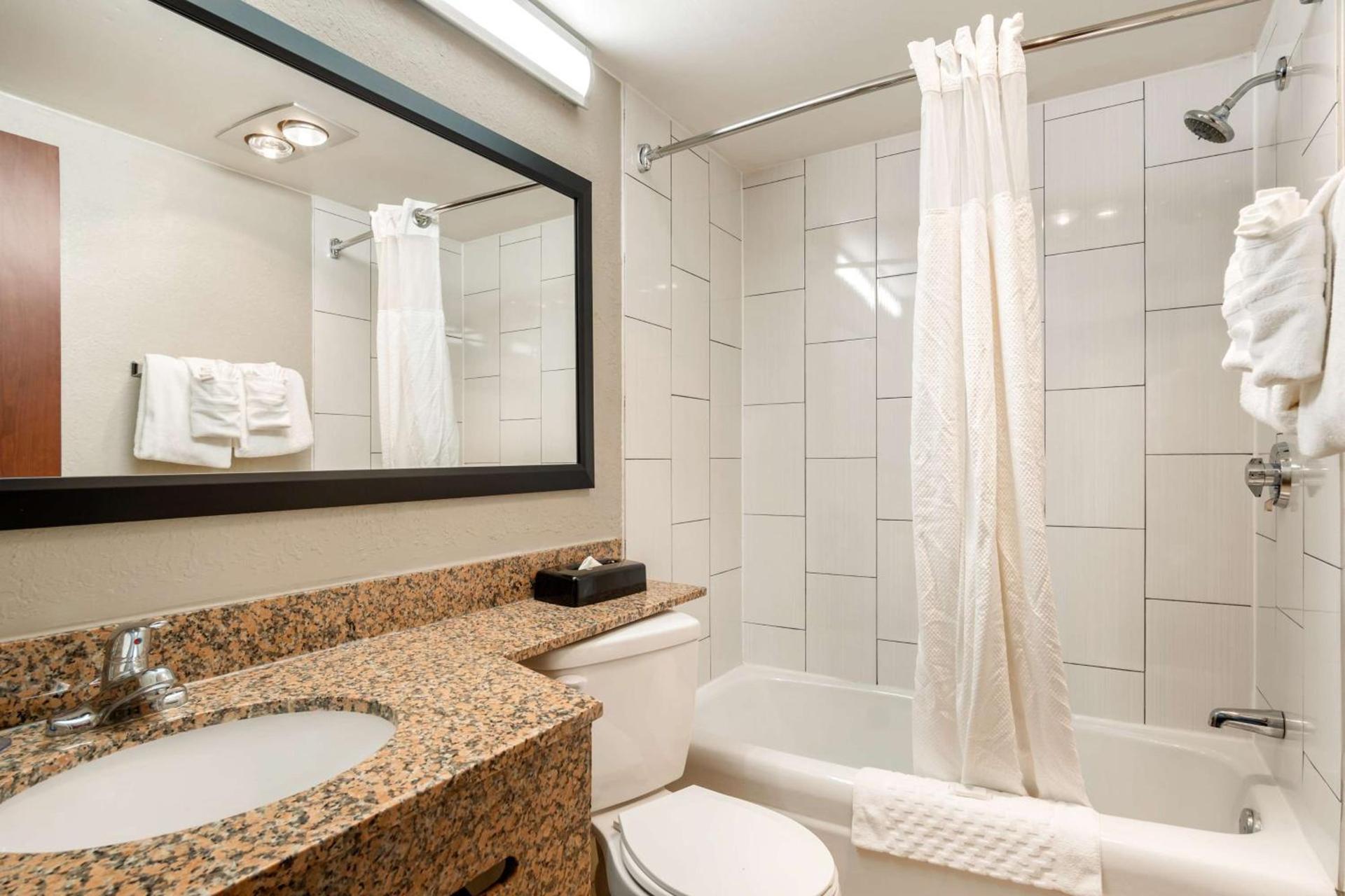 AmericInn by Wyndham Grand Rapids Airport North photo 18