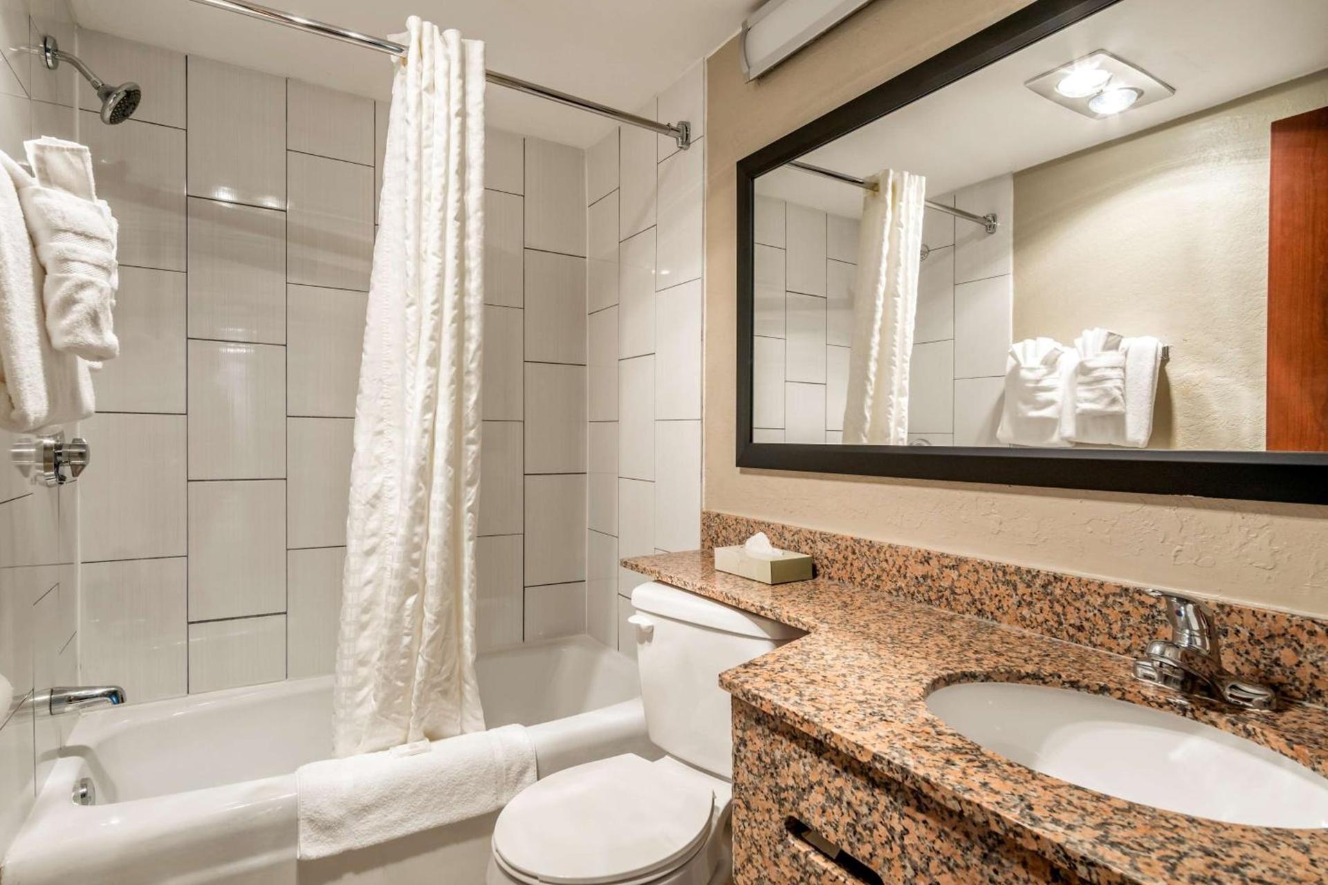 AmericInn by Wyndham Grand Rapids Airport North photo 19