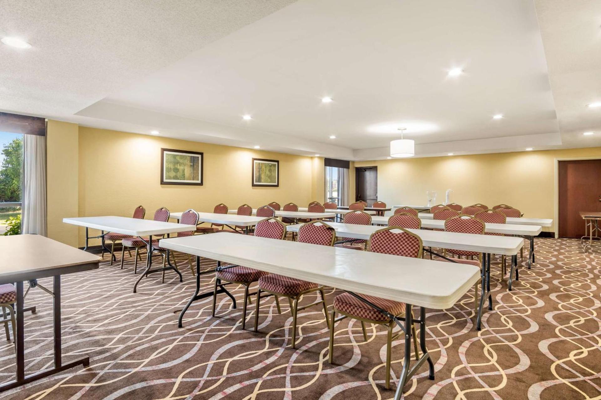 AmericInn by Wyndham Grand Rapids Airport North photo 24