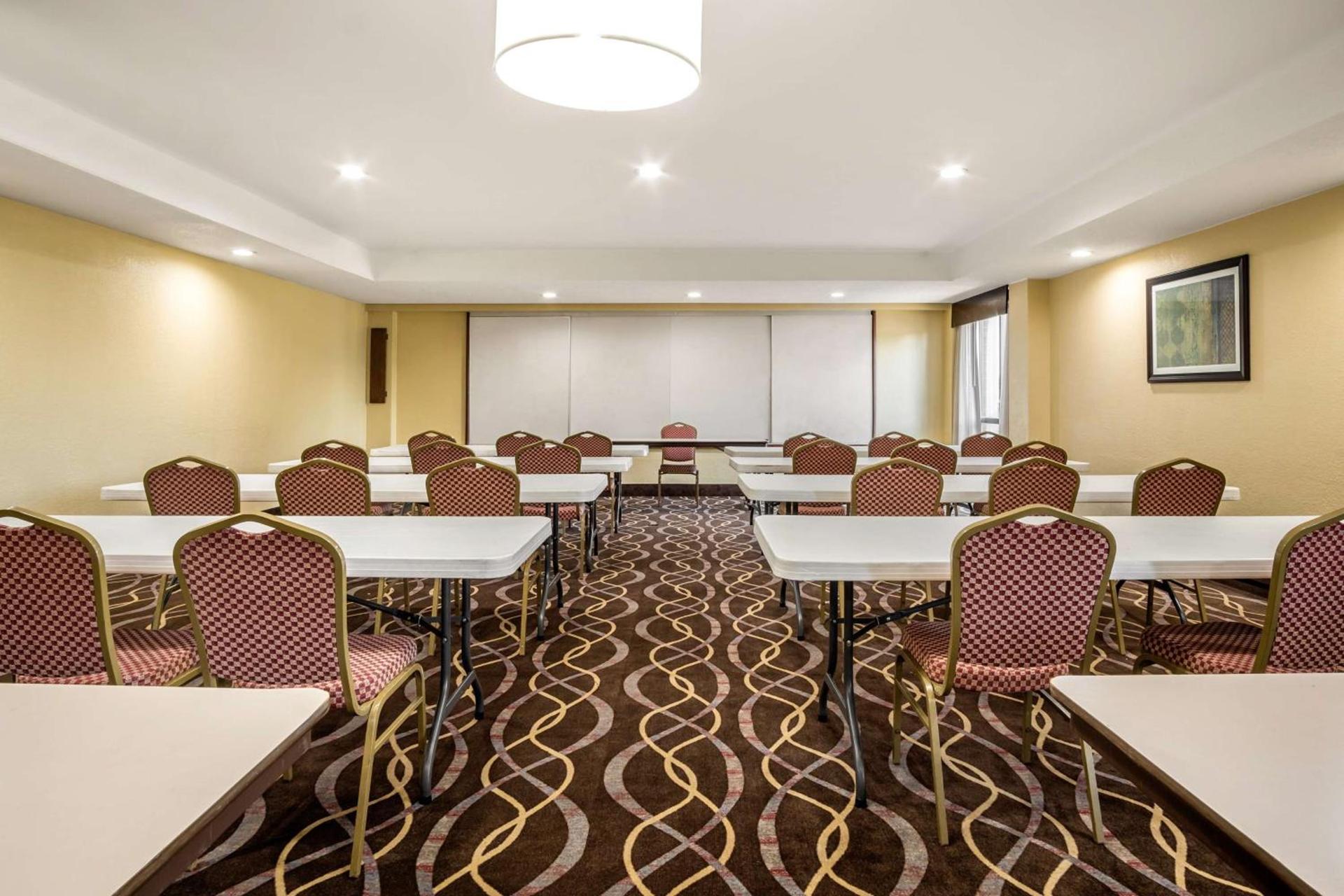 AmericInn by Wyndham Grand Rapids Airport North photo 25