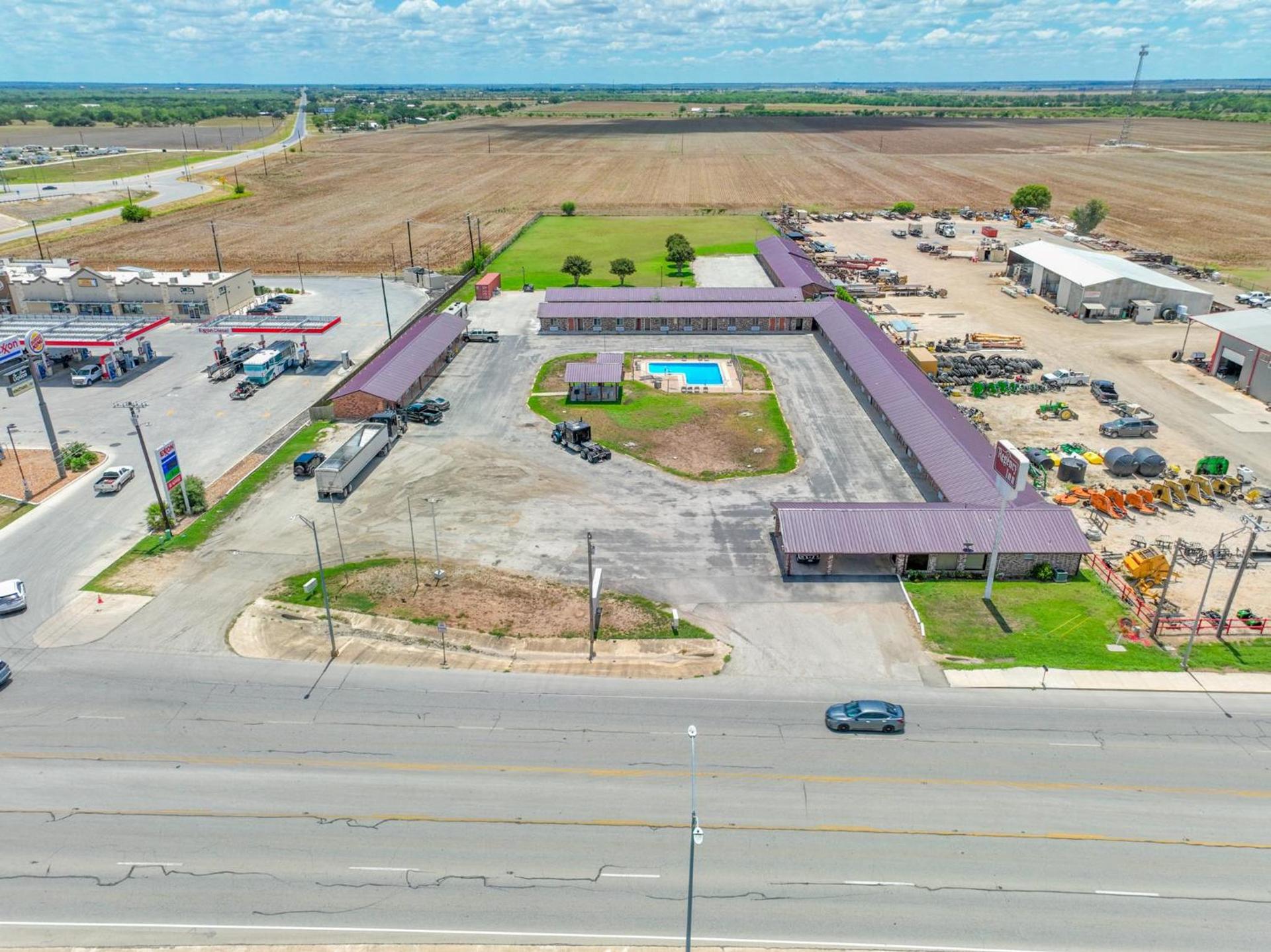 Regency Inn Hondo photo 1