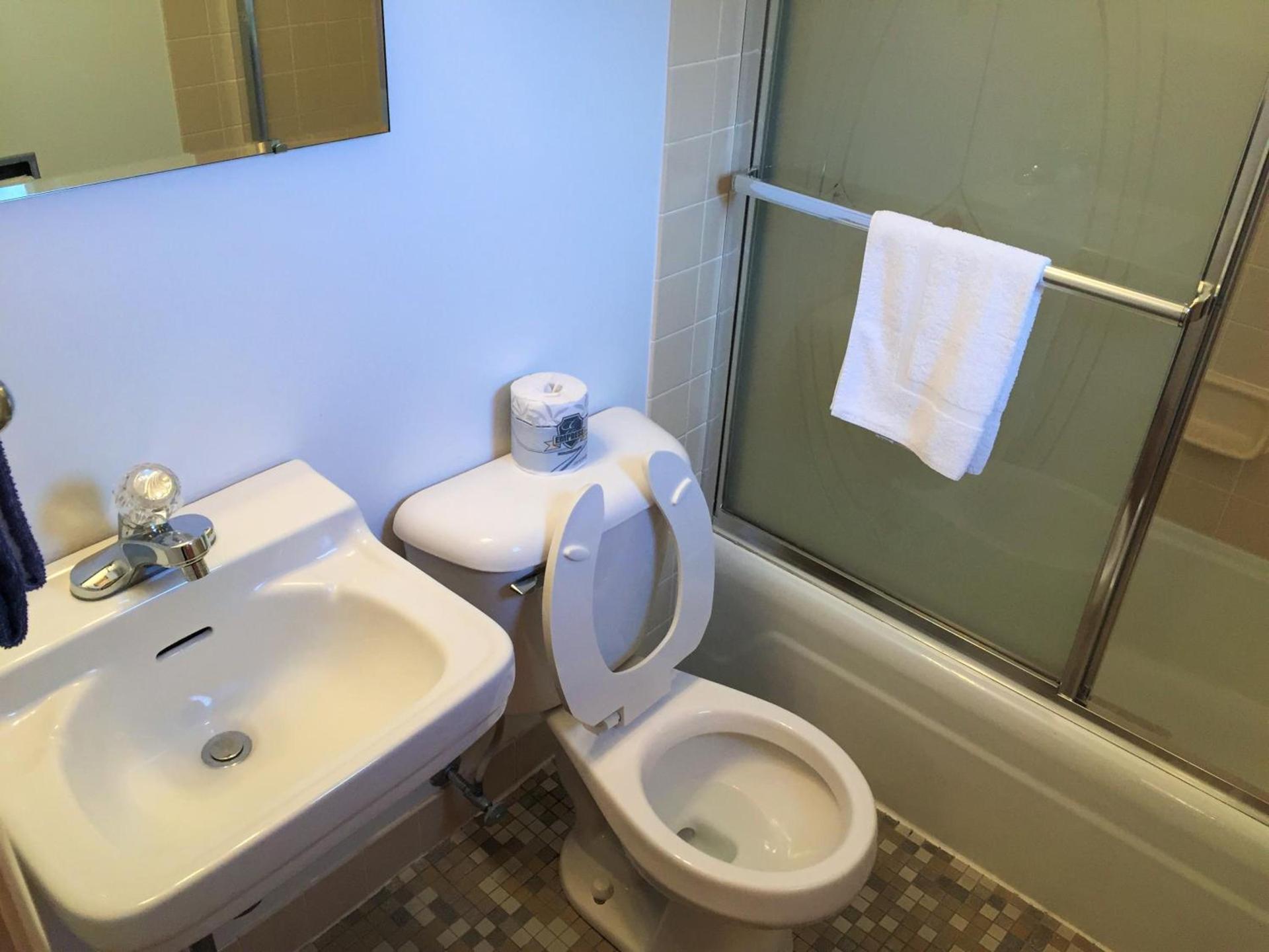 Cedar Motor Inn photo 52