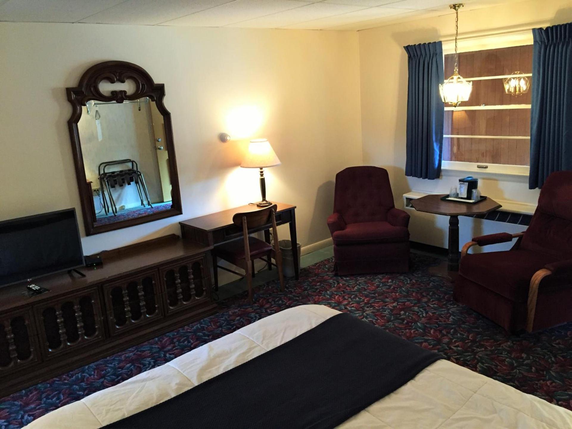 Cedar Motor Inn photo 29