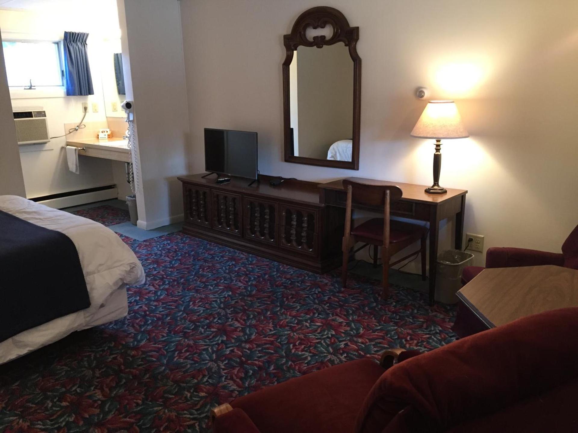 Cedar Motor Inn photo 53