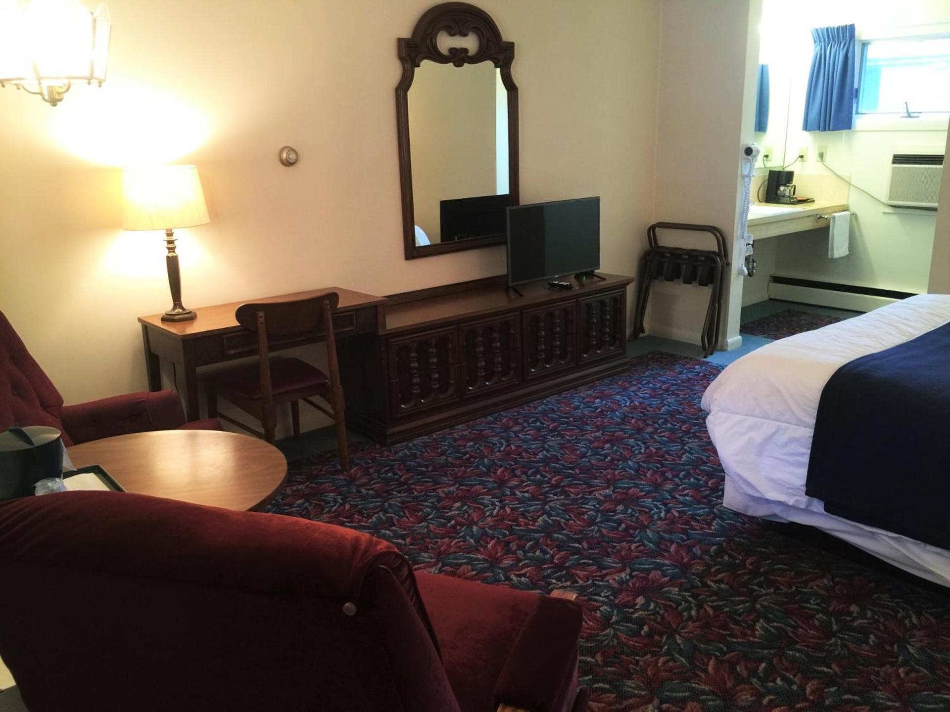 Cedar Motor Inn photo 32