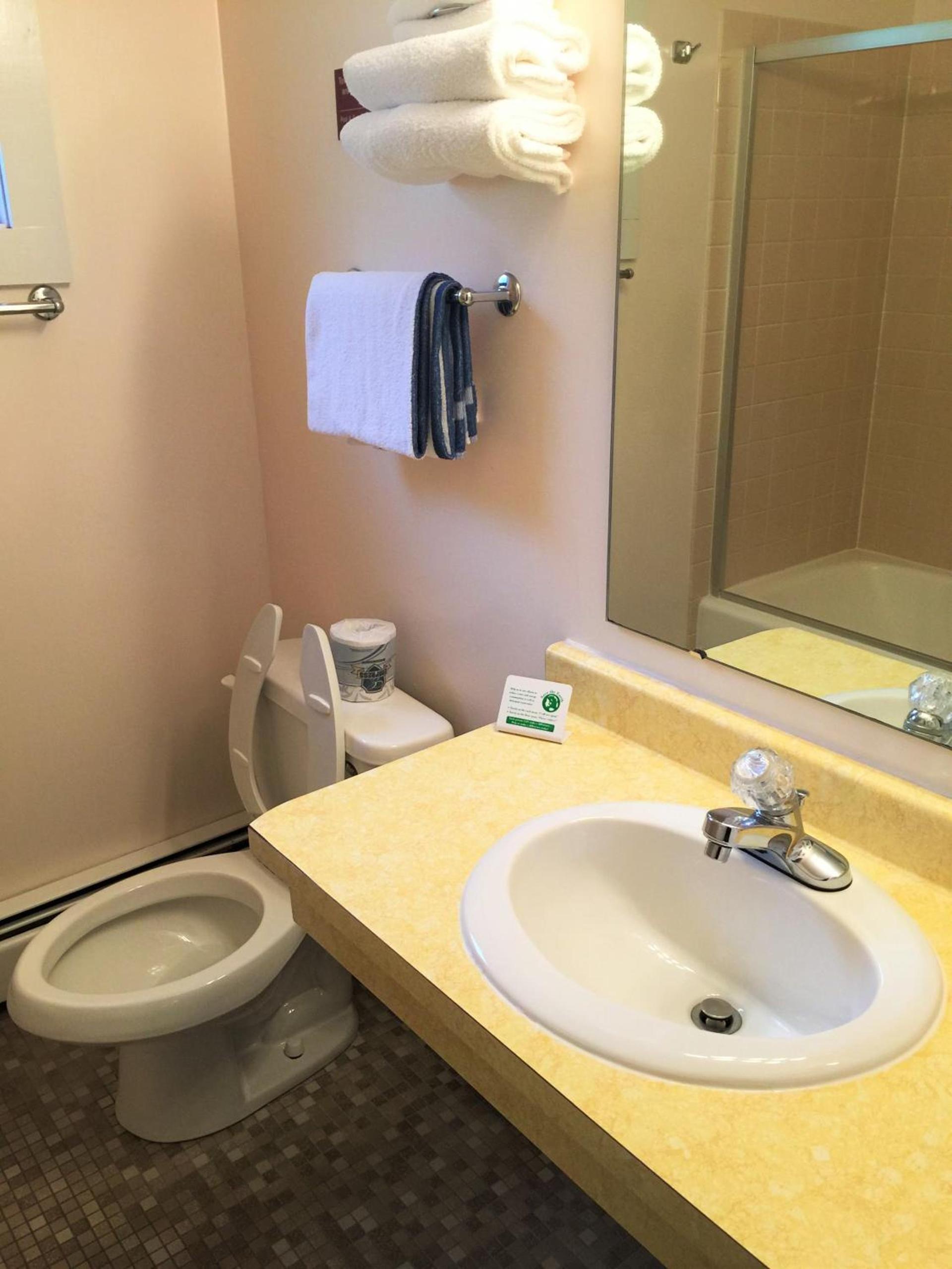 Cedar Motor Inn photo 47
