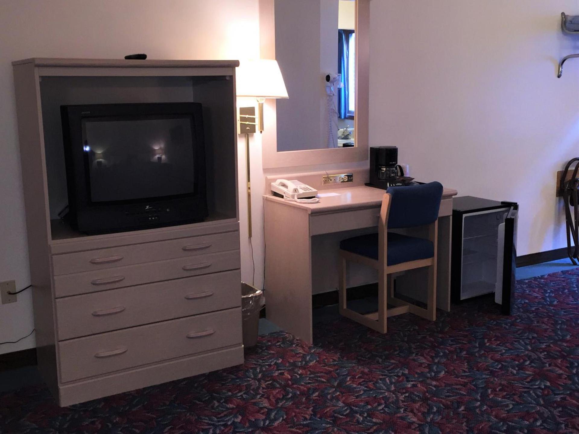 Cedar Motor Inn photo 66