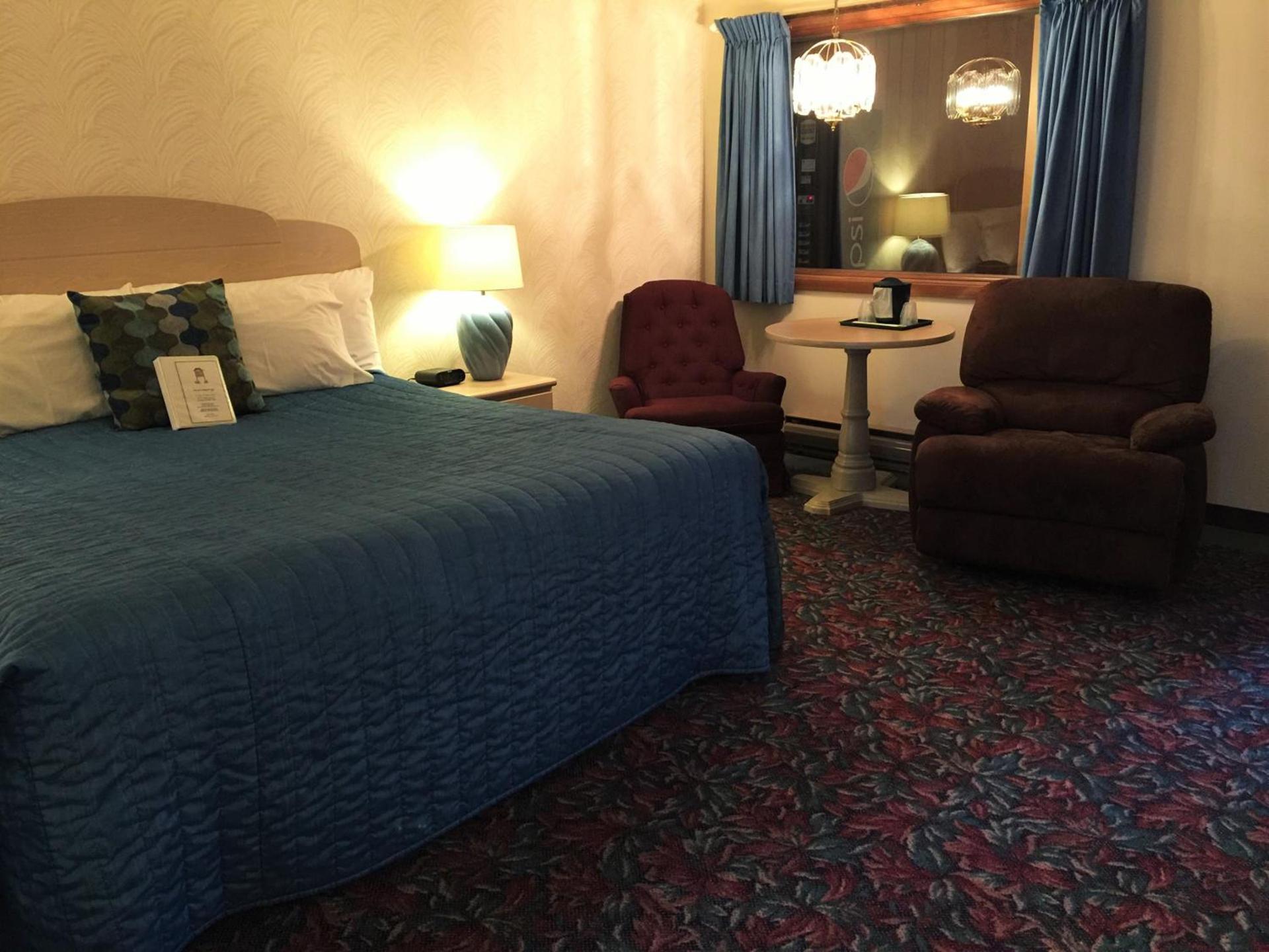Cedar Motor Inn photo 76
