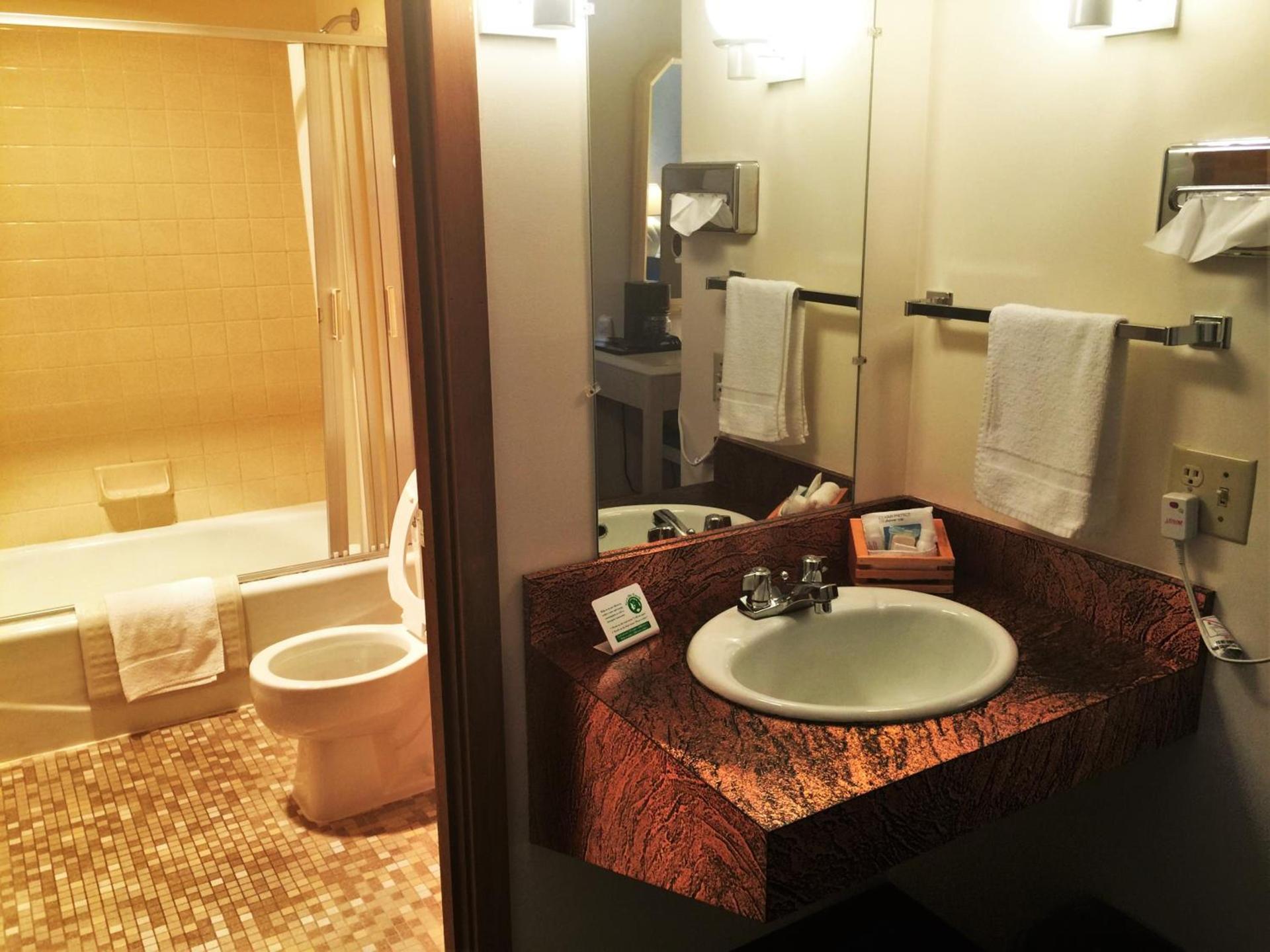 Cedar Motor Inn photo 26