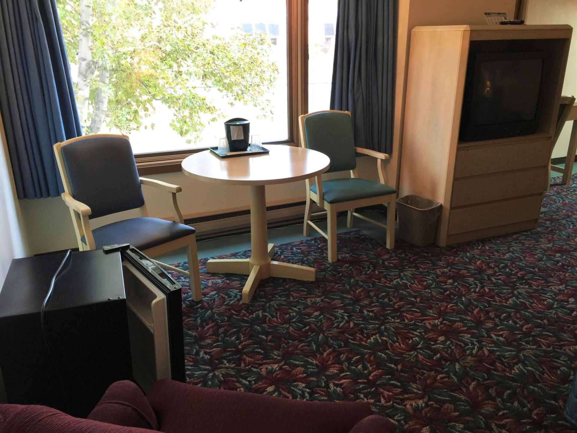 Cedar Motor Inn photo 40