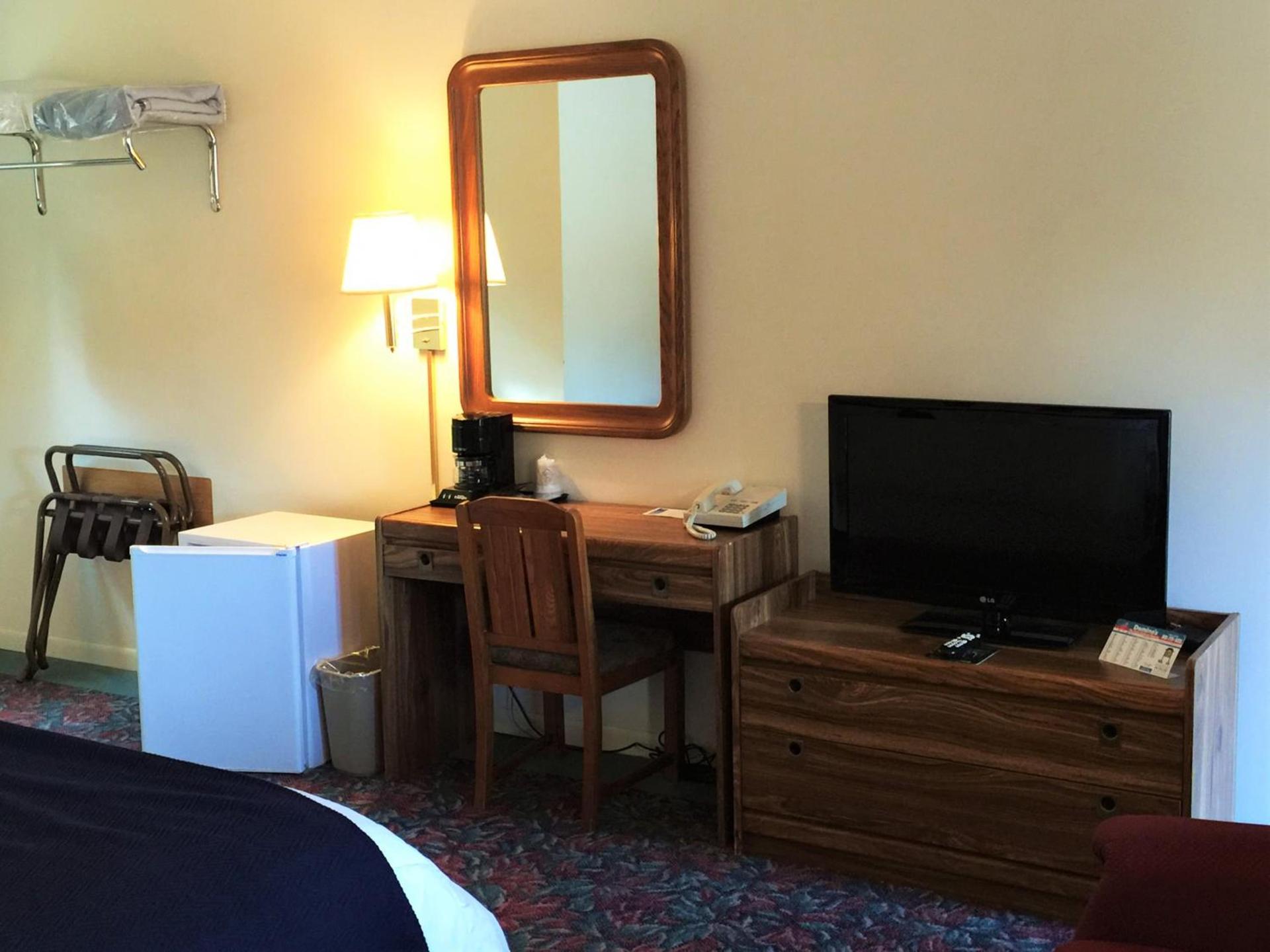 Cedar Motor Inn photo 46