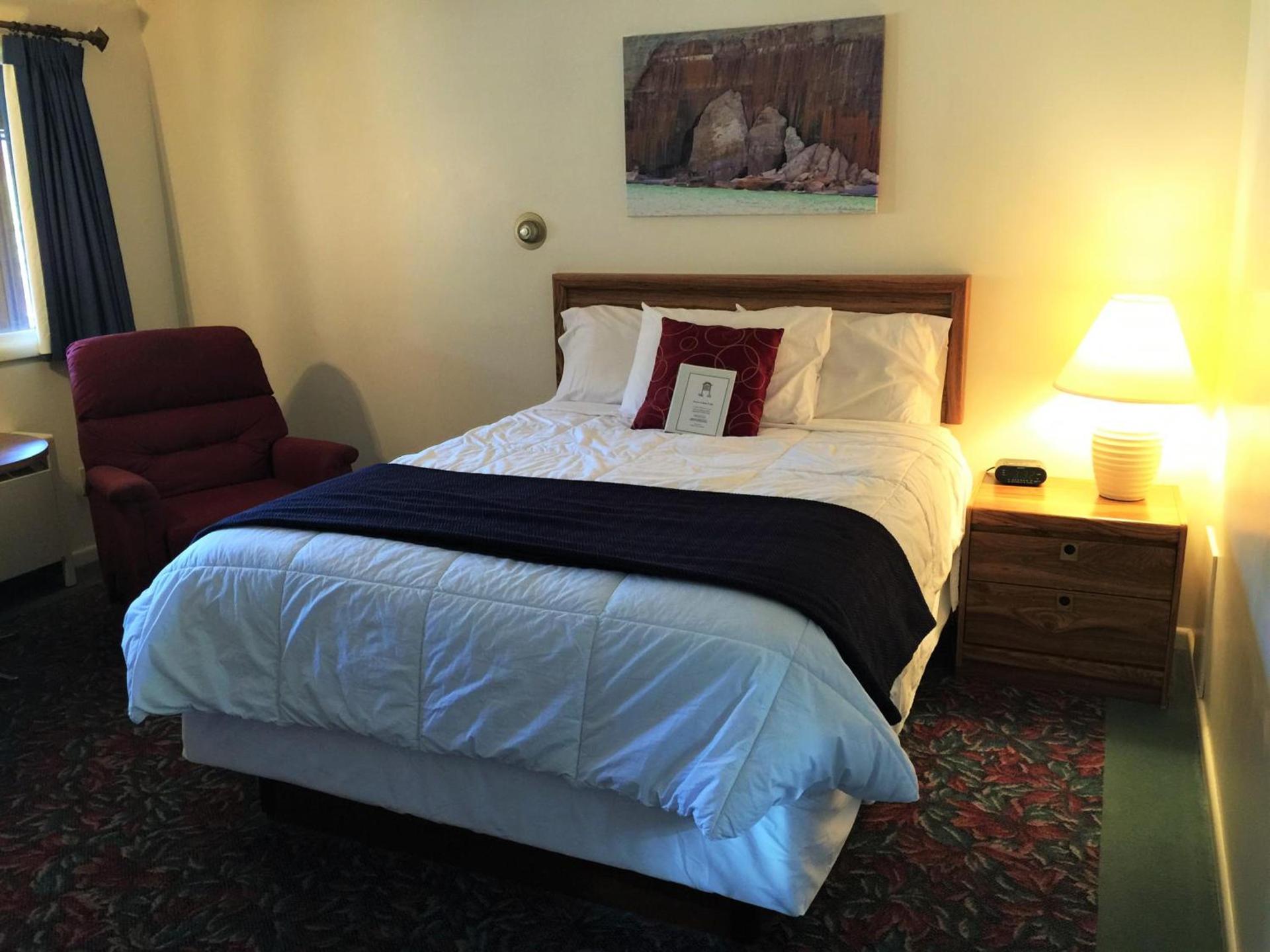 Cedar Motor Inn photo 37