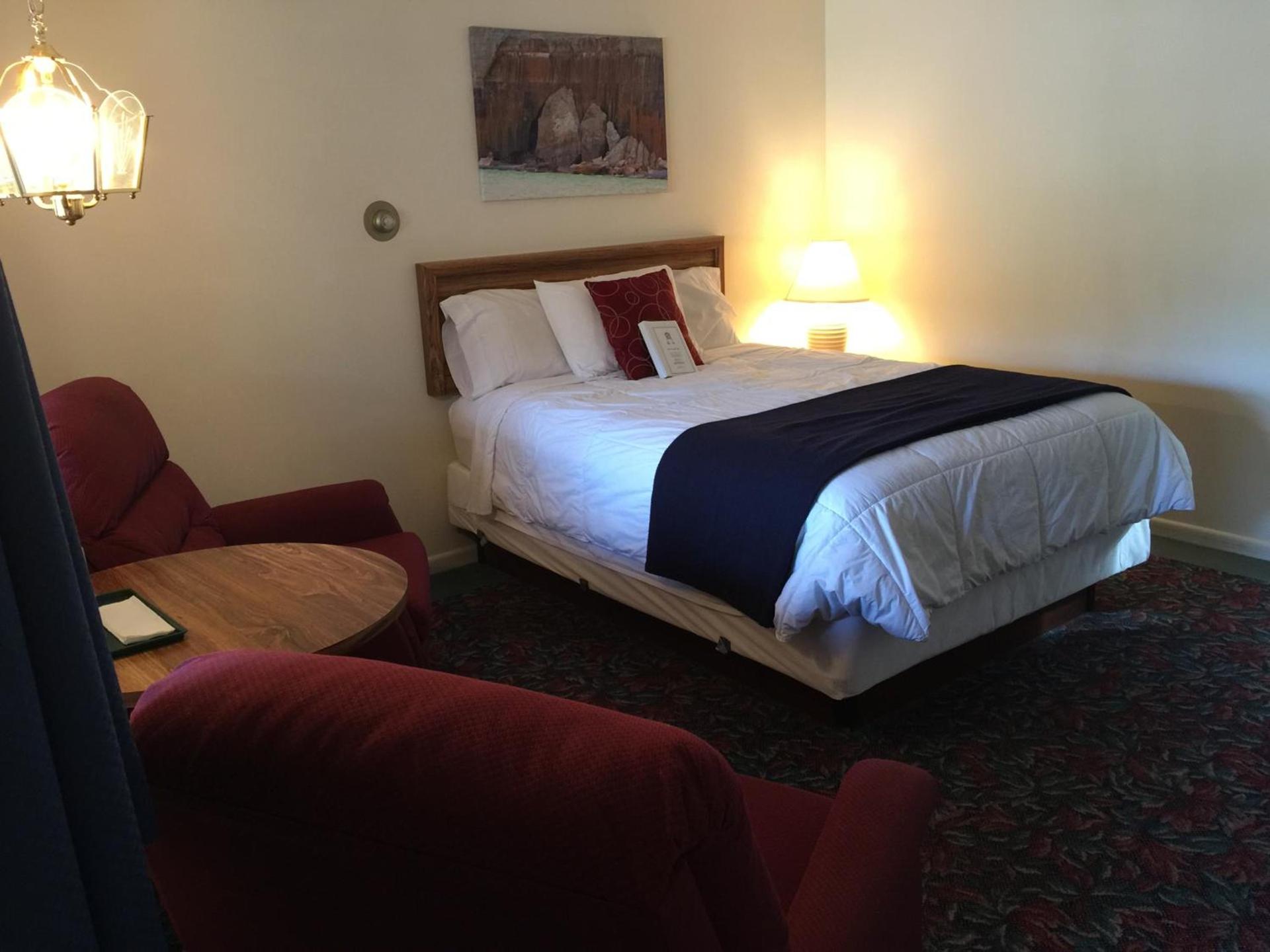 Cedar Motor Inn photo 89