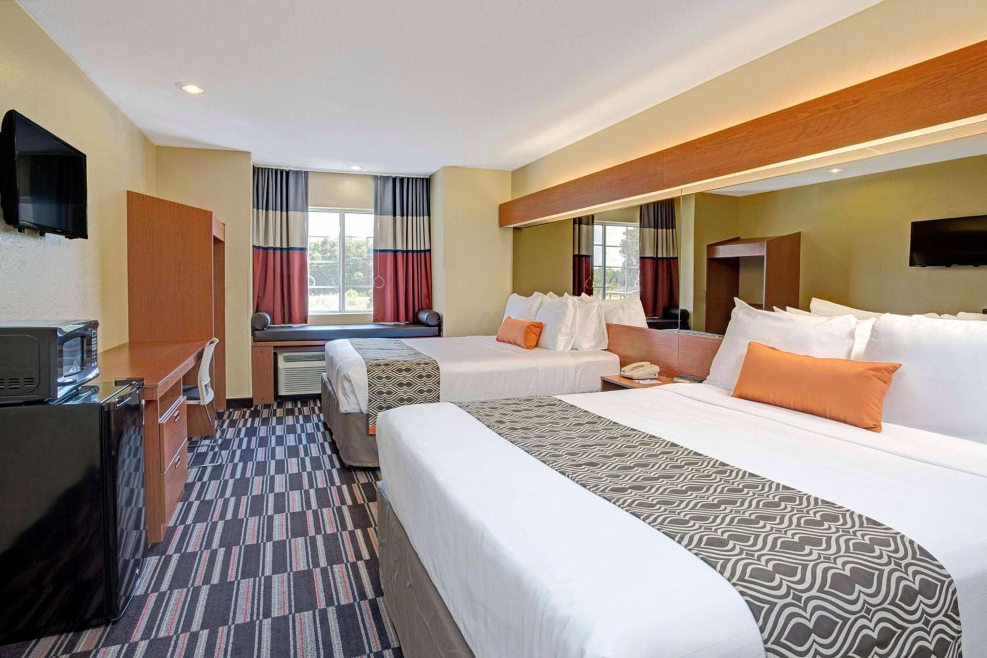 Microtel Inn & Suites by Wyndham Bushnell photo 2