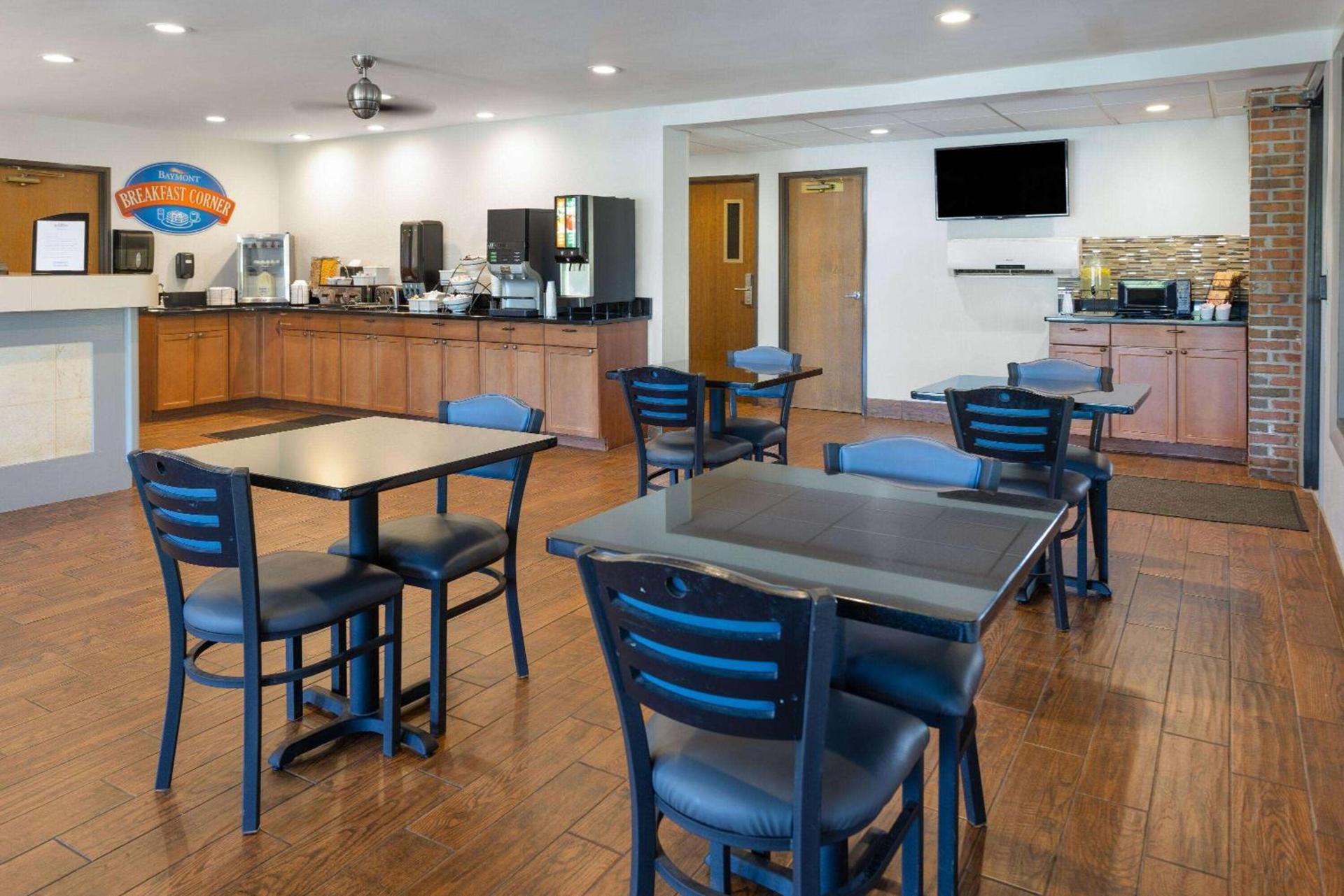 Baymont by Wyndham LaGrange photo 5