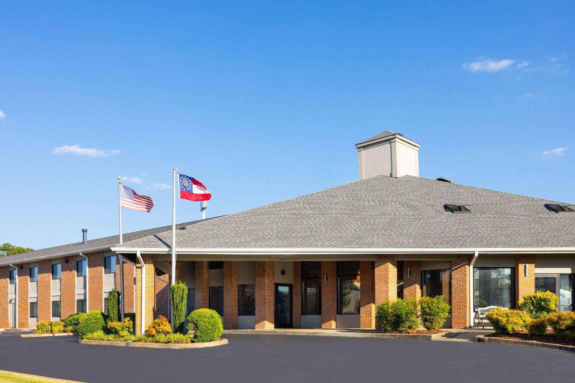 Baymont by Wyndham LaGrange photo 3