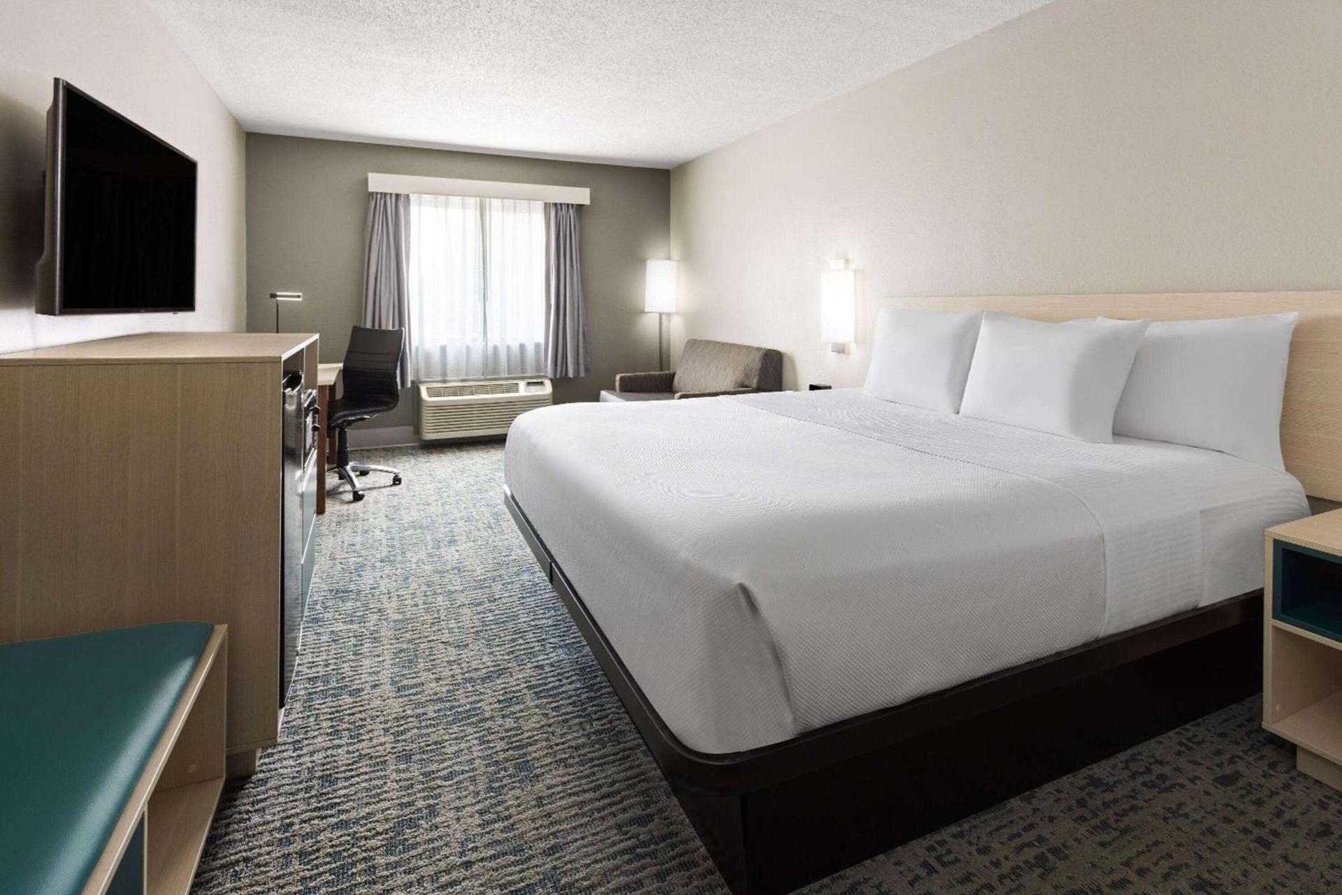 Baymont by Wyndham LaGrange photo 12
