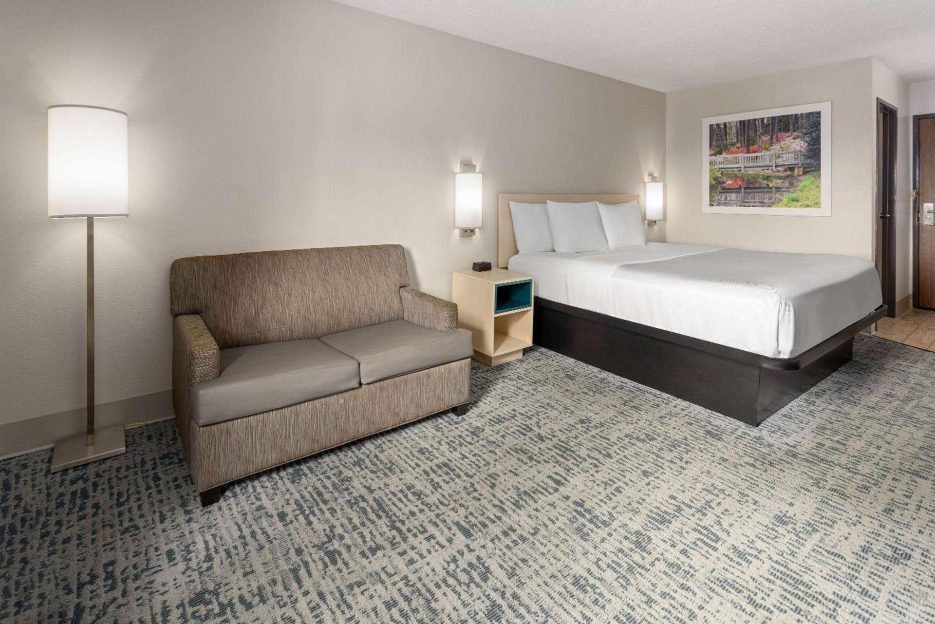 Baymont by Wyndham LaGrange photo 13