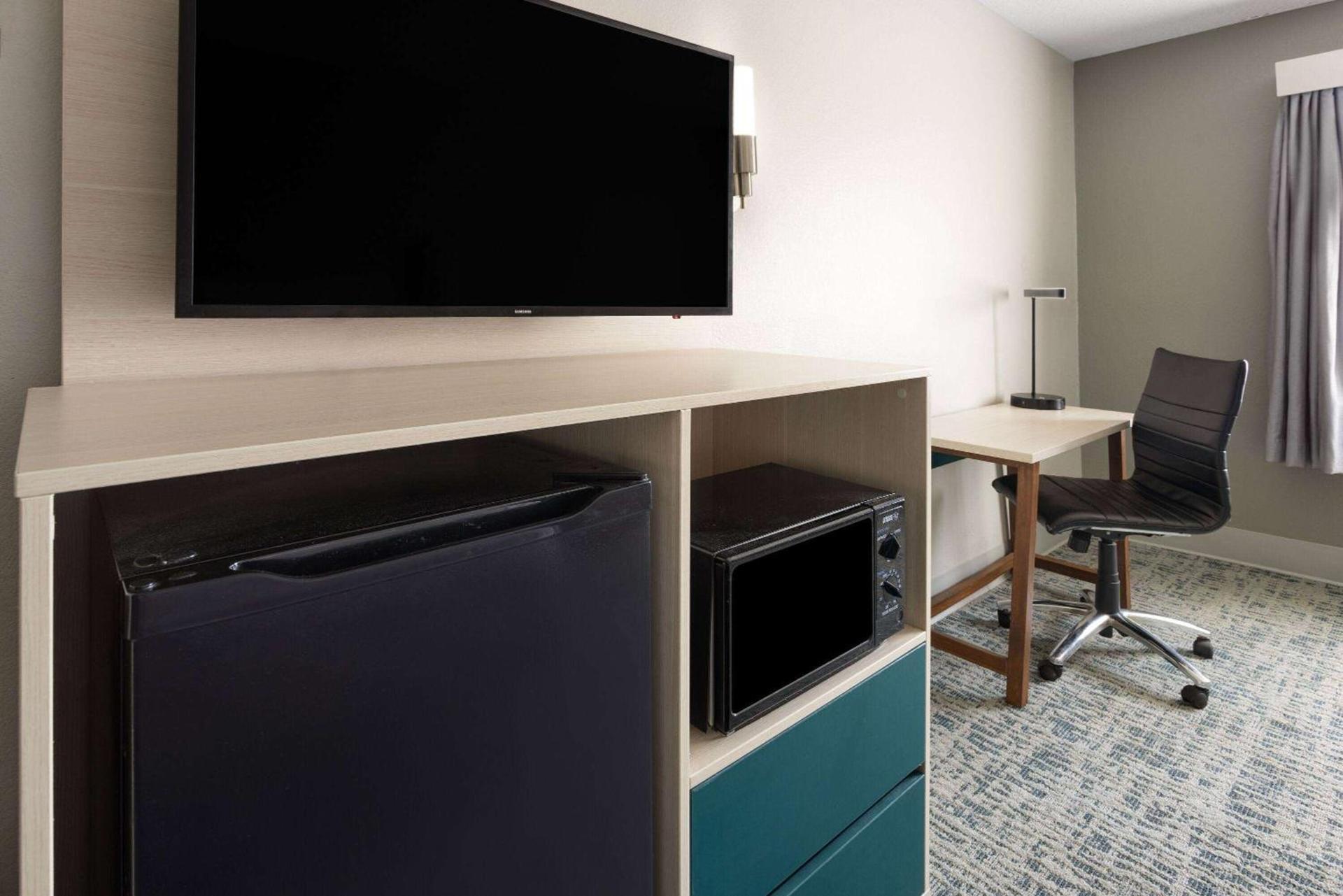 Baymont by Wyndham LaGrange photo 14