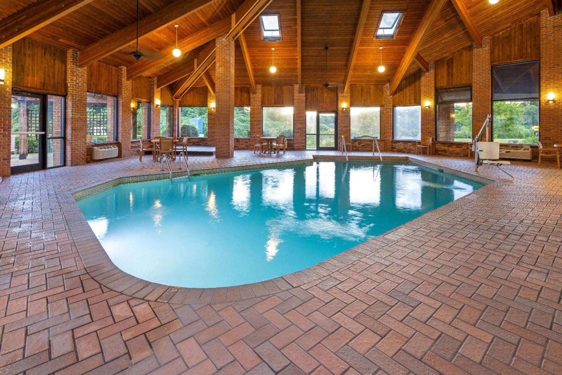 Baymont by Wyndham LaGrange photo 16