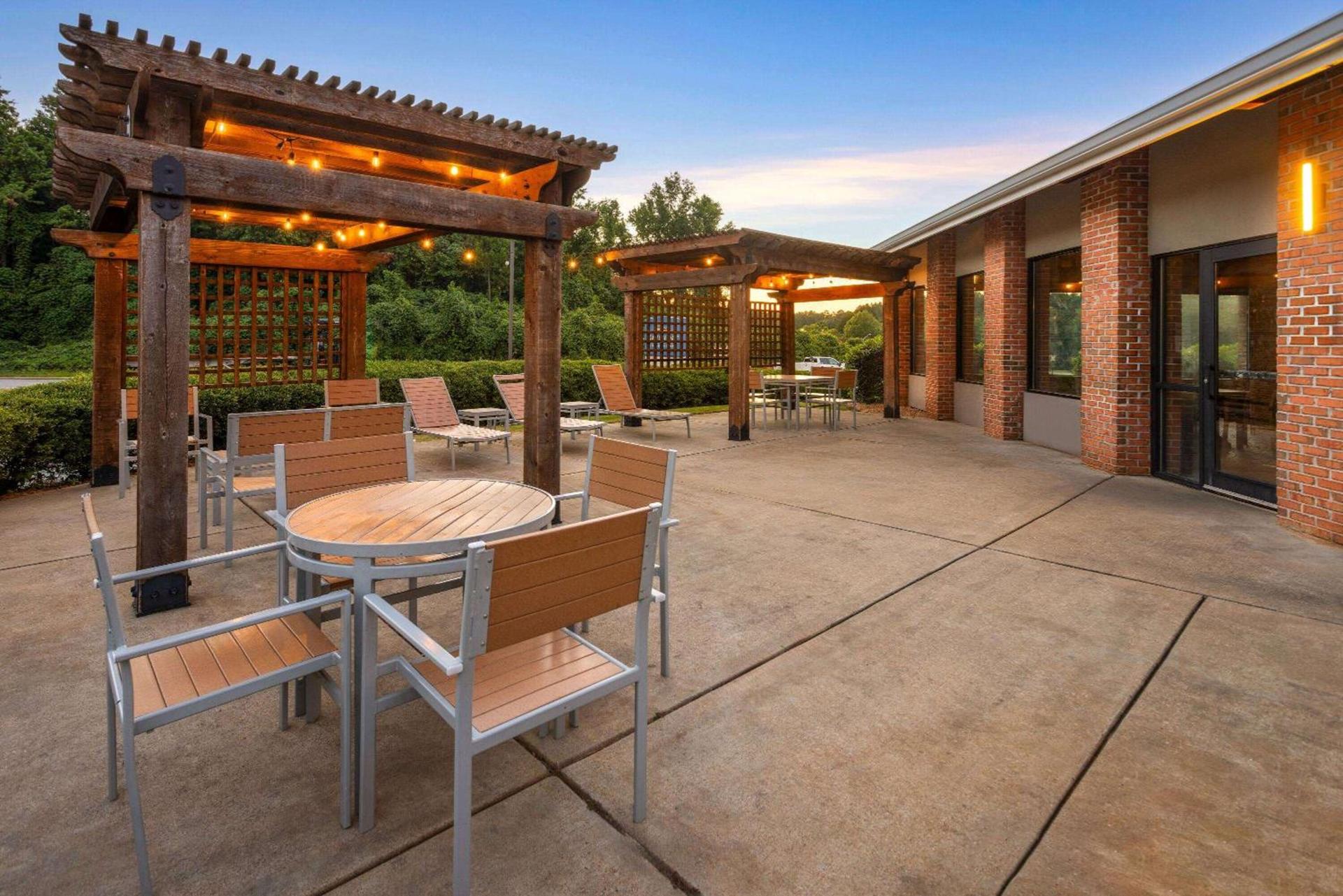 Baymont by Wyndham LaGrange photo 24