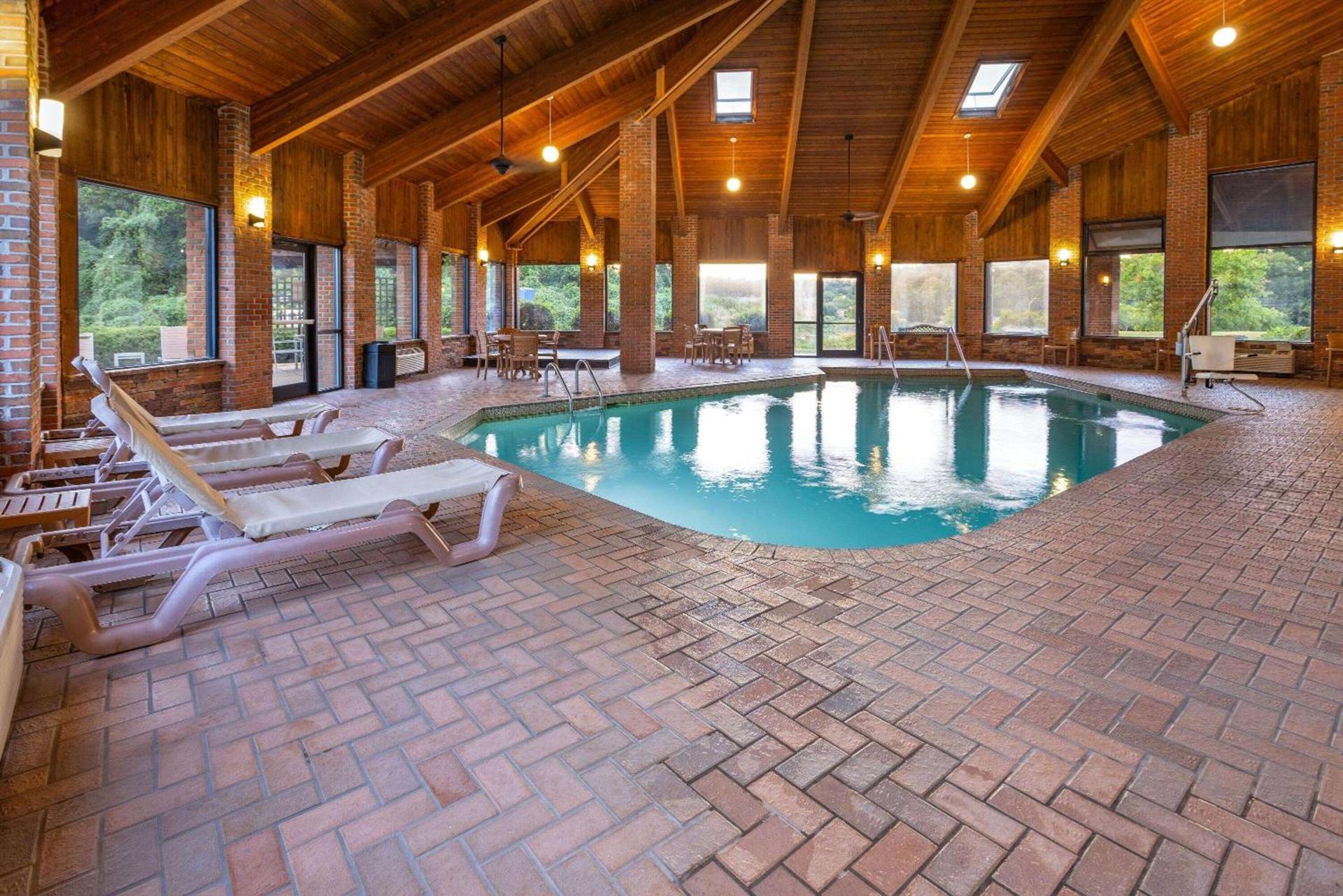 Baymont by Wyndham LaGrange photo 2
