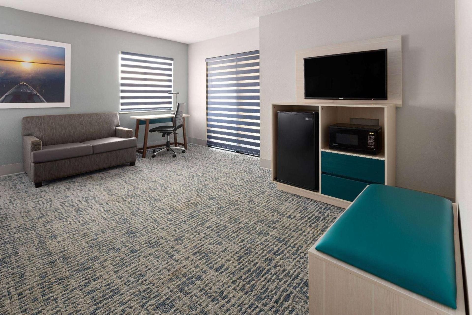 Baymont by Wyndham LaGrange photo 25