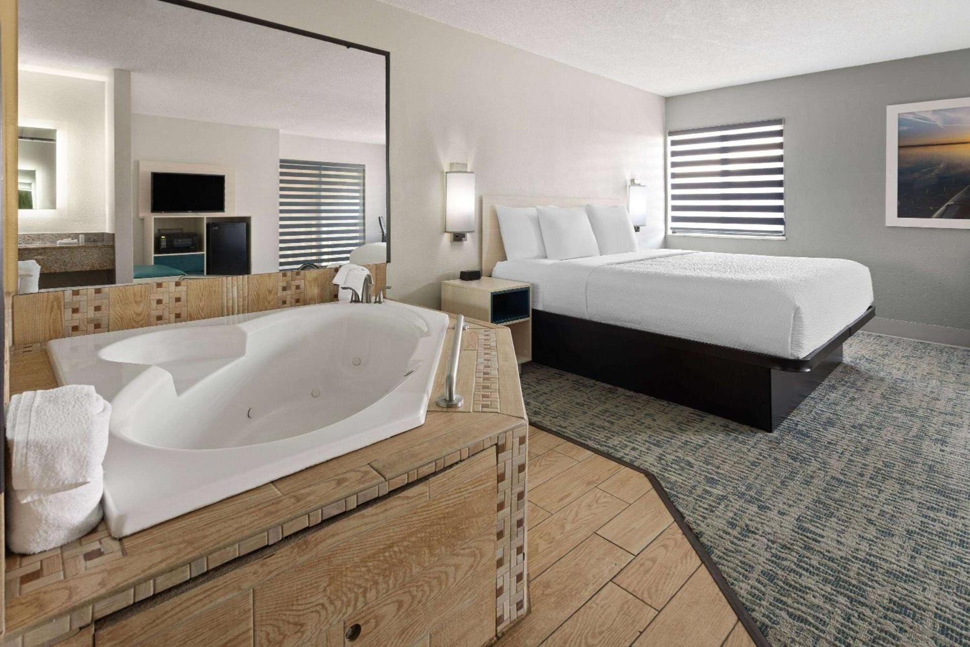 Baymont by Wyndham LaGrange photo 26