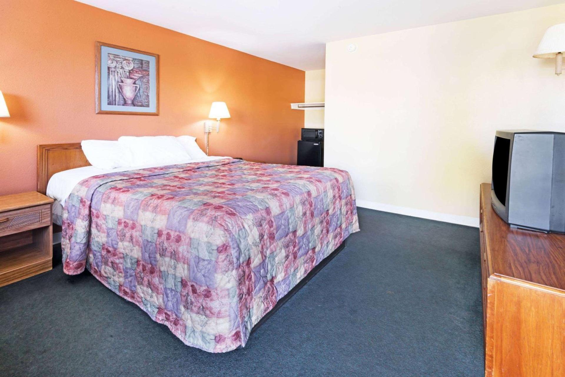 Days Inn by Wyndham Henrietta/Rochester Area photo 10