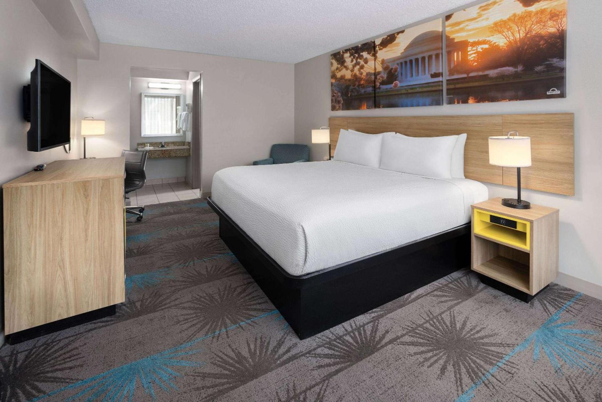 Days Inn of Frederick by Wyndham photo 17