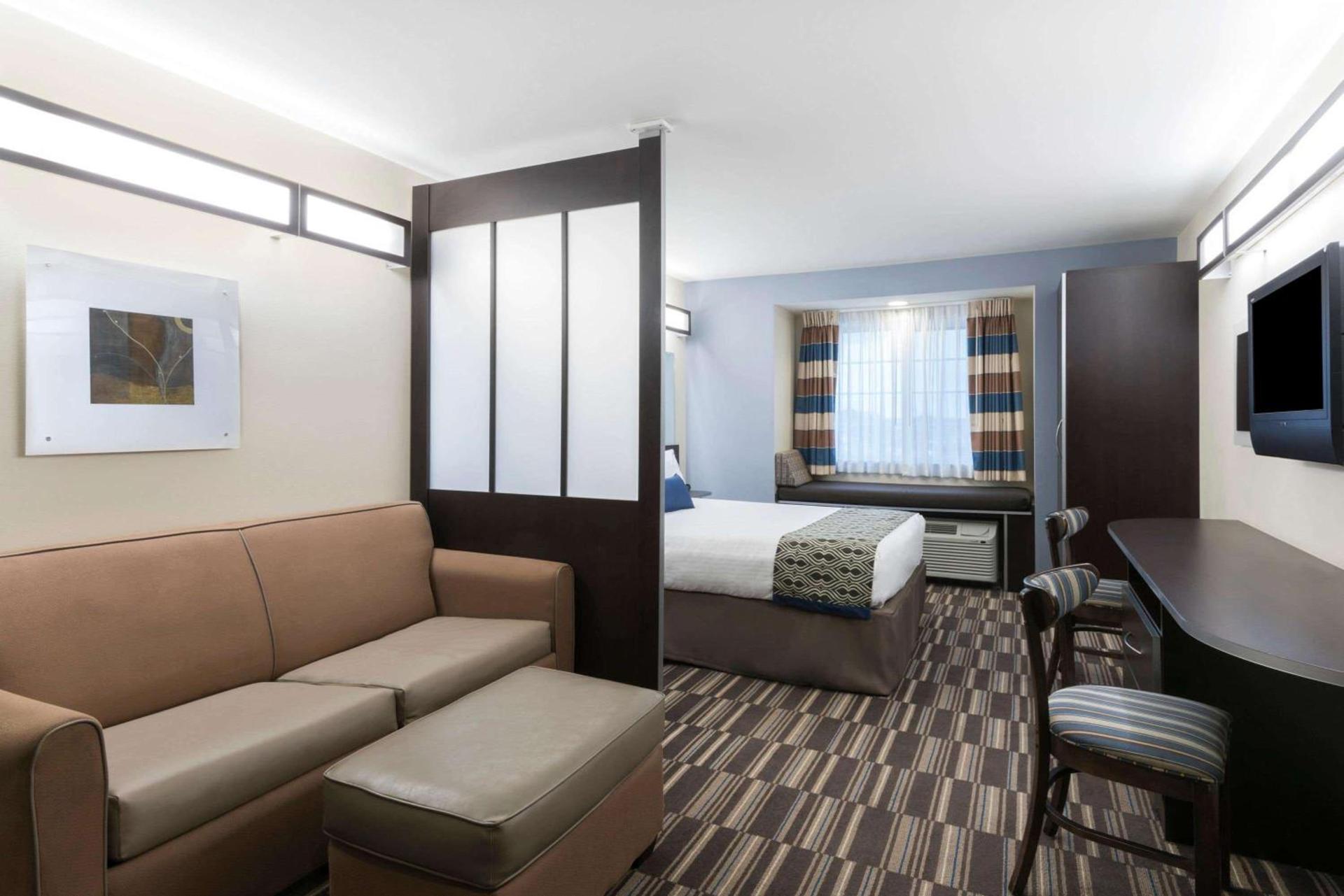 Microtel Inn and Suites Baton Rouge Airport photo 27
