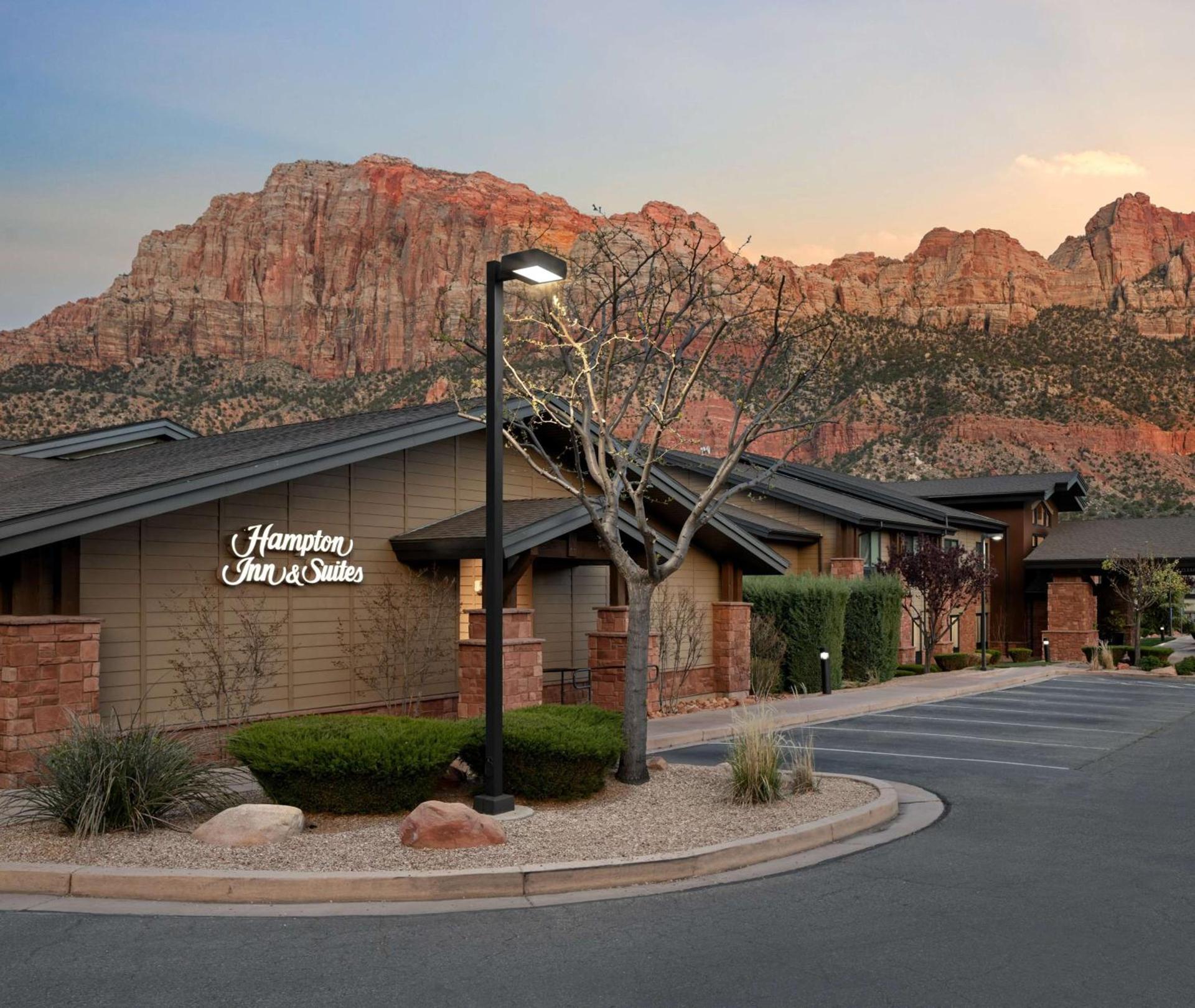 Hampton Inn & Suites Springdale/Zion National Park photo 2