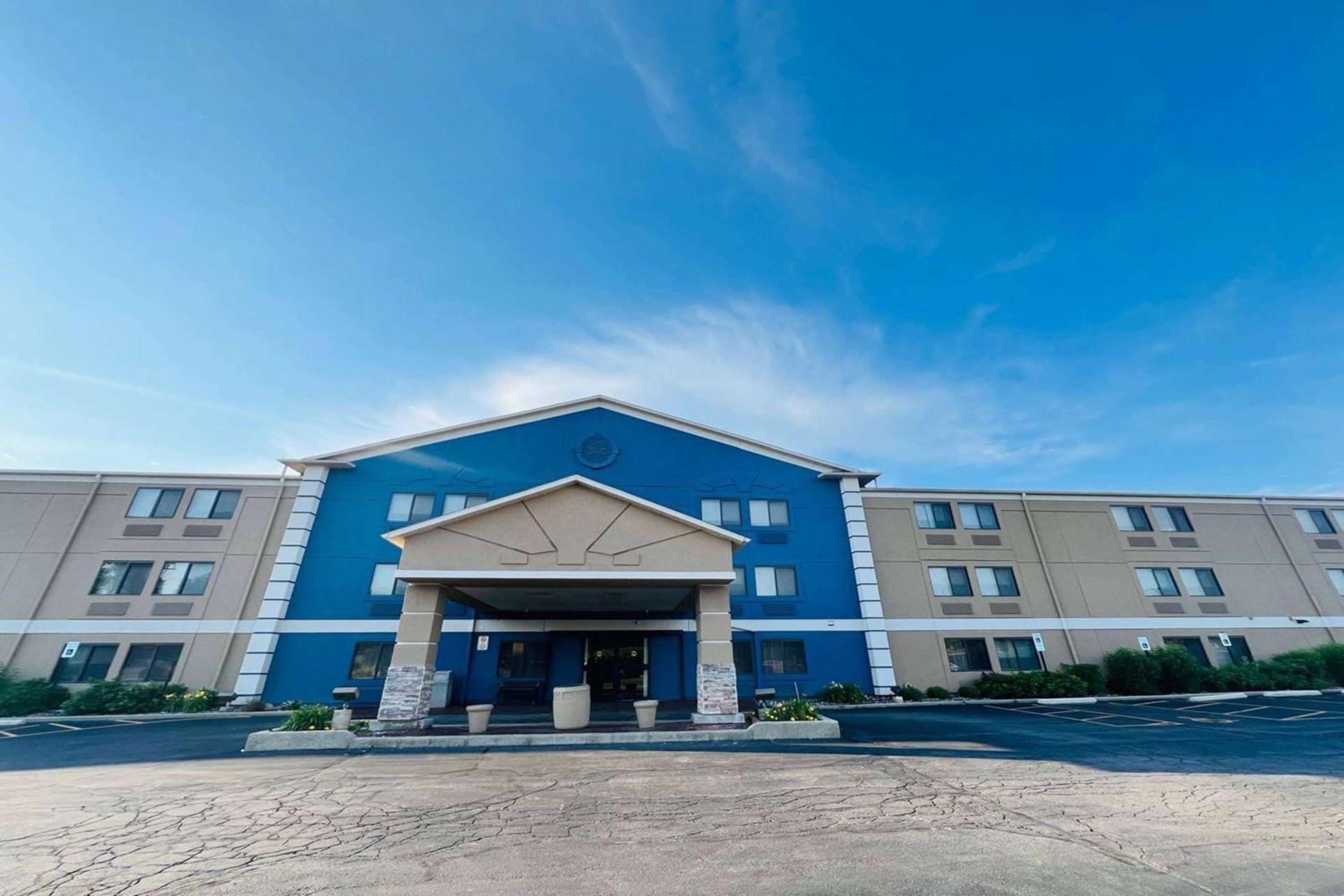 AmericInn by Wyndham Glendale Milwaukee photo 5