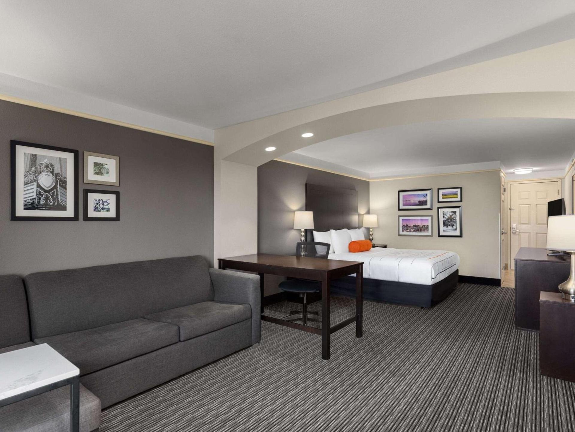 La Quinta by Wyndham Santa Clarita - Valencia photo 13