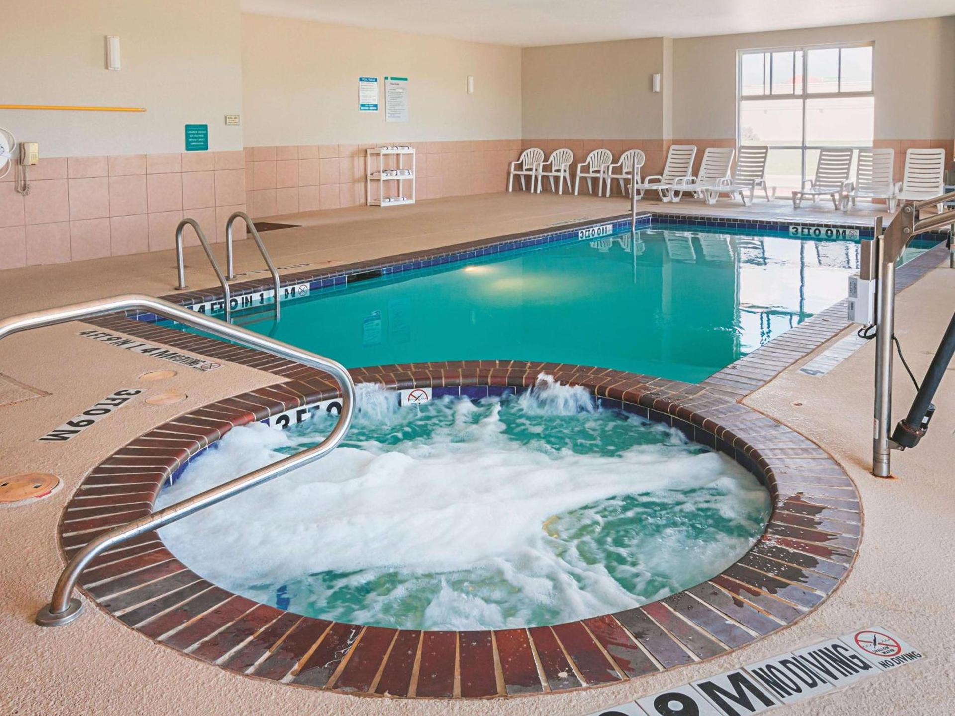 La Quinta by Wyndham Ft. Worth - Forest Hill, TX photo 11