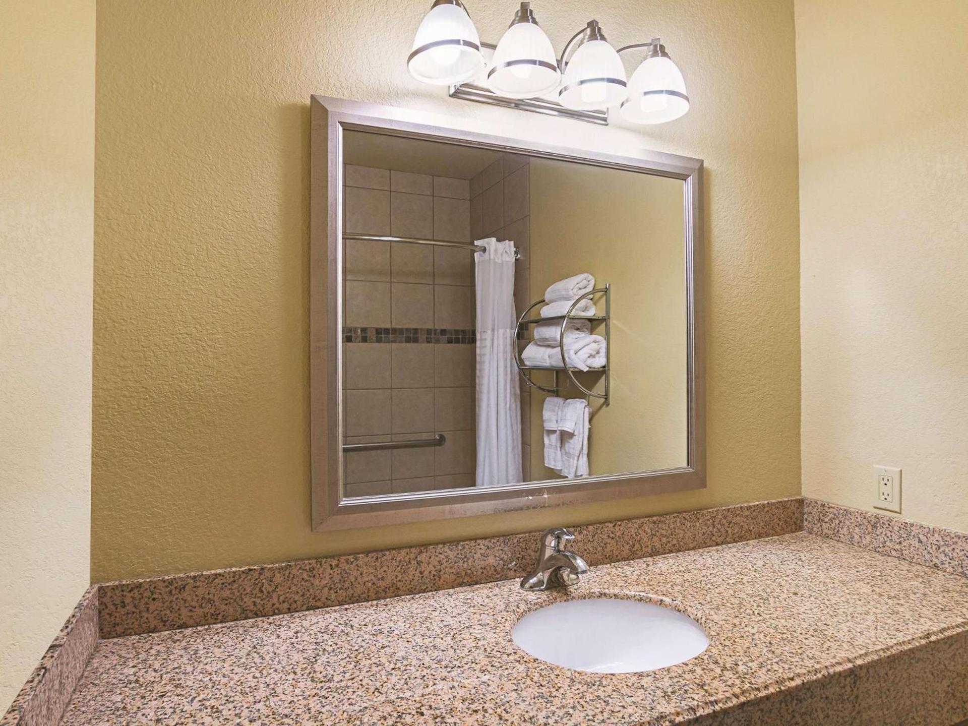 La Quinta by Wyndham Ft. Worth - Forest Hill, TX photo 14