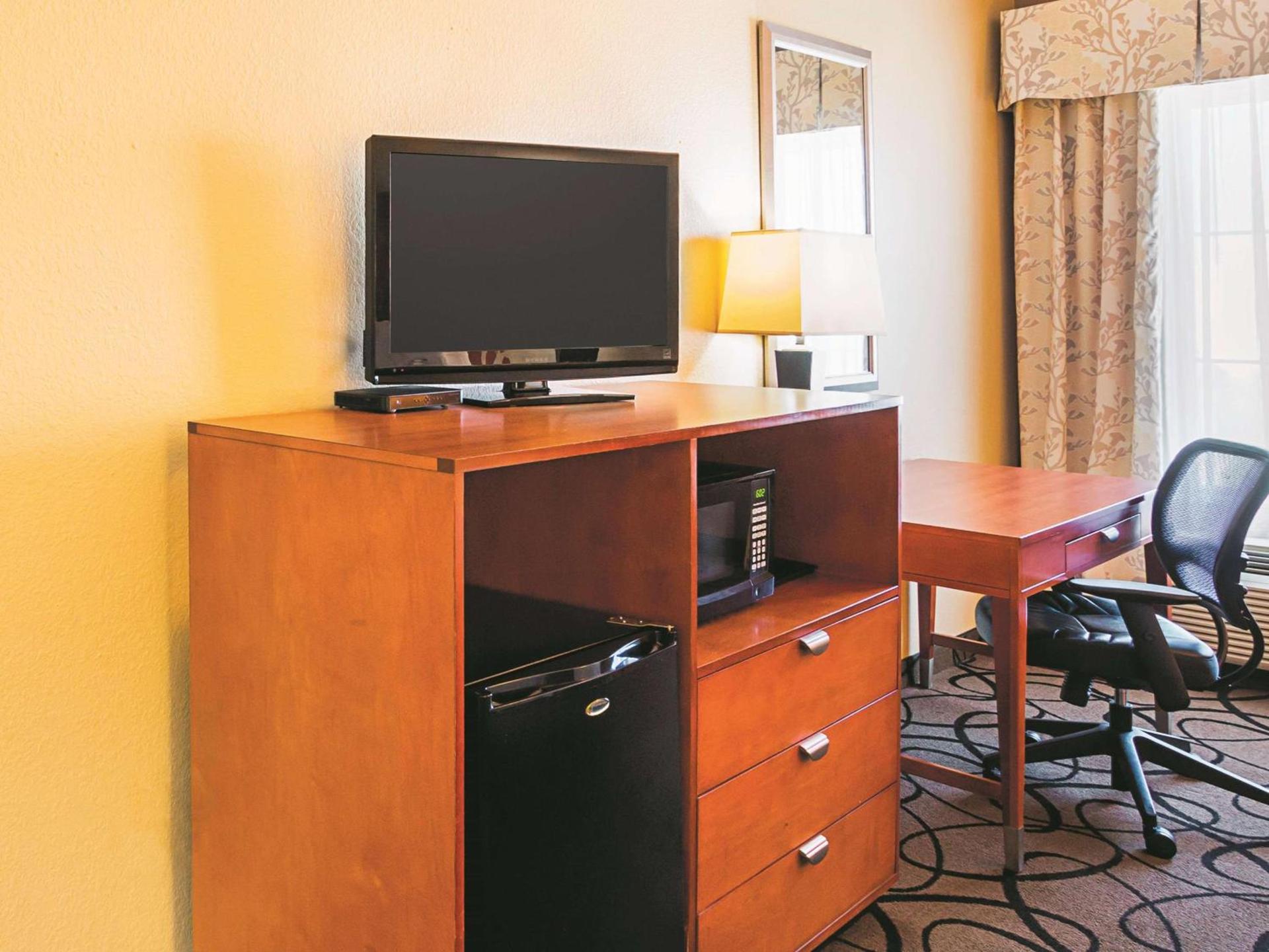 La Quinta by Wyndham Ft. Worth - Forest Hill, TX photo 21
