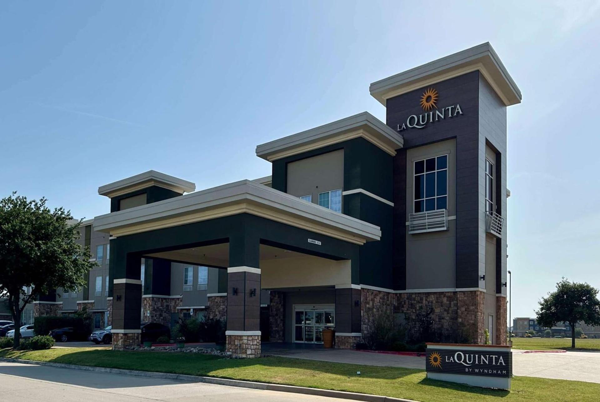 La Quinta by Wyndham Ft. Worth - Forest Hill, TX photo 41