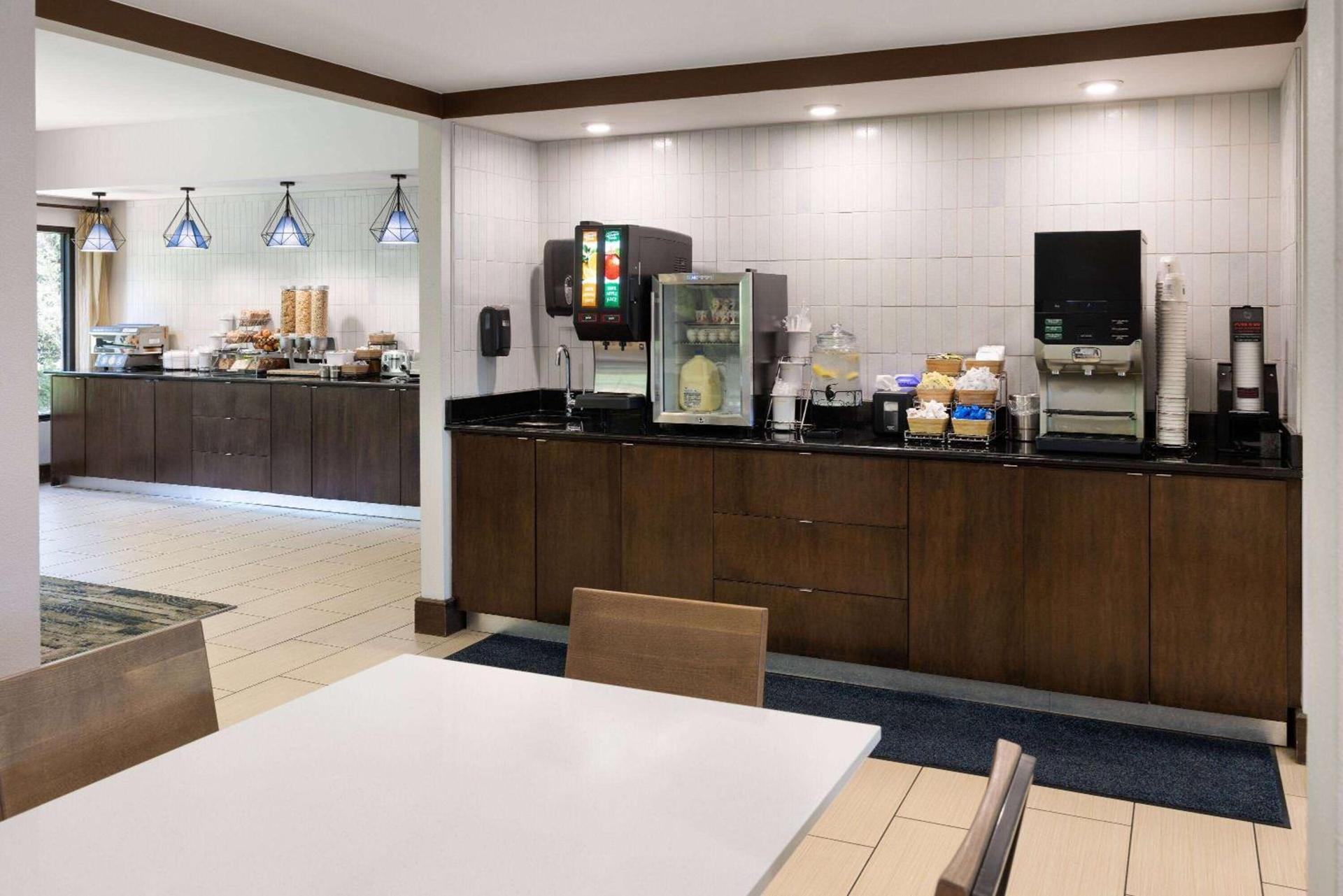 La Quinta by Wyndham LaGrange / I-85 photo 29
