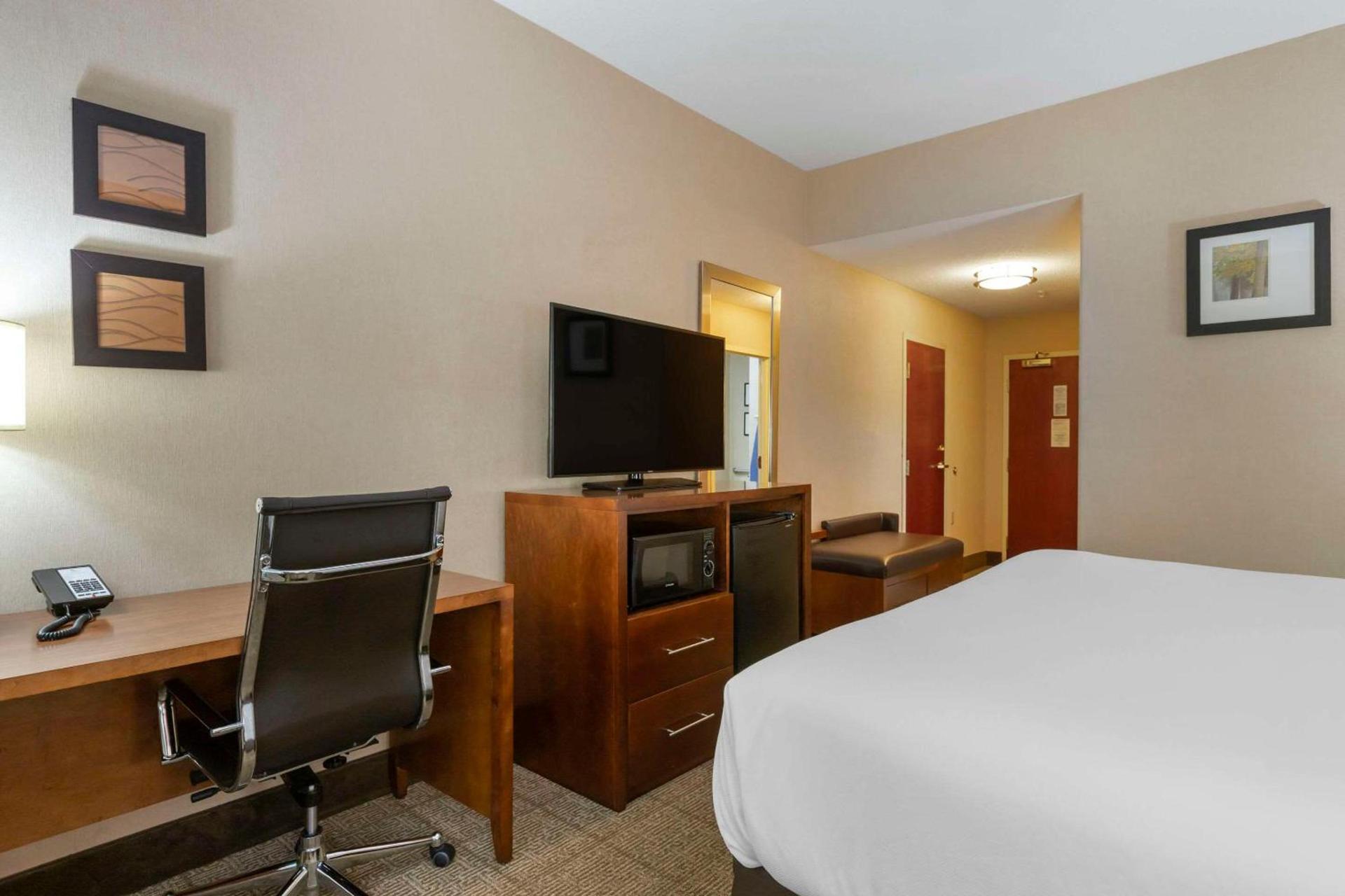 Comfort Inn & Suites Jackson North photo 6