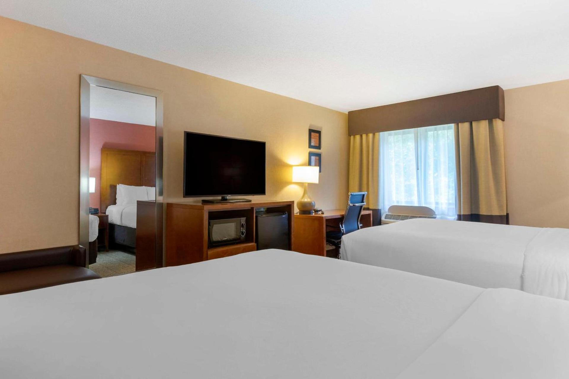 Comfort Inn & Suites Jackson North photo 9