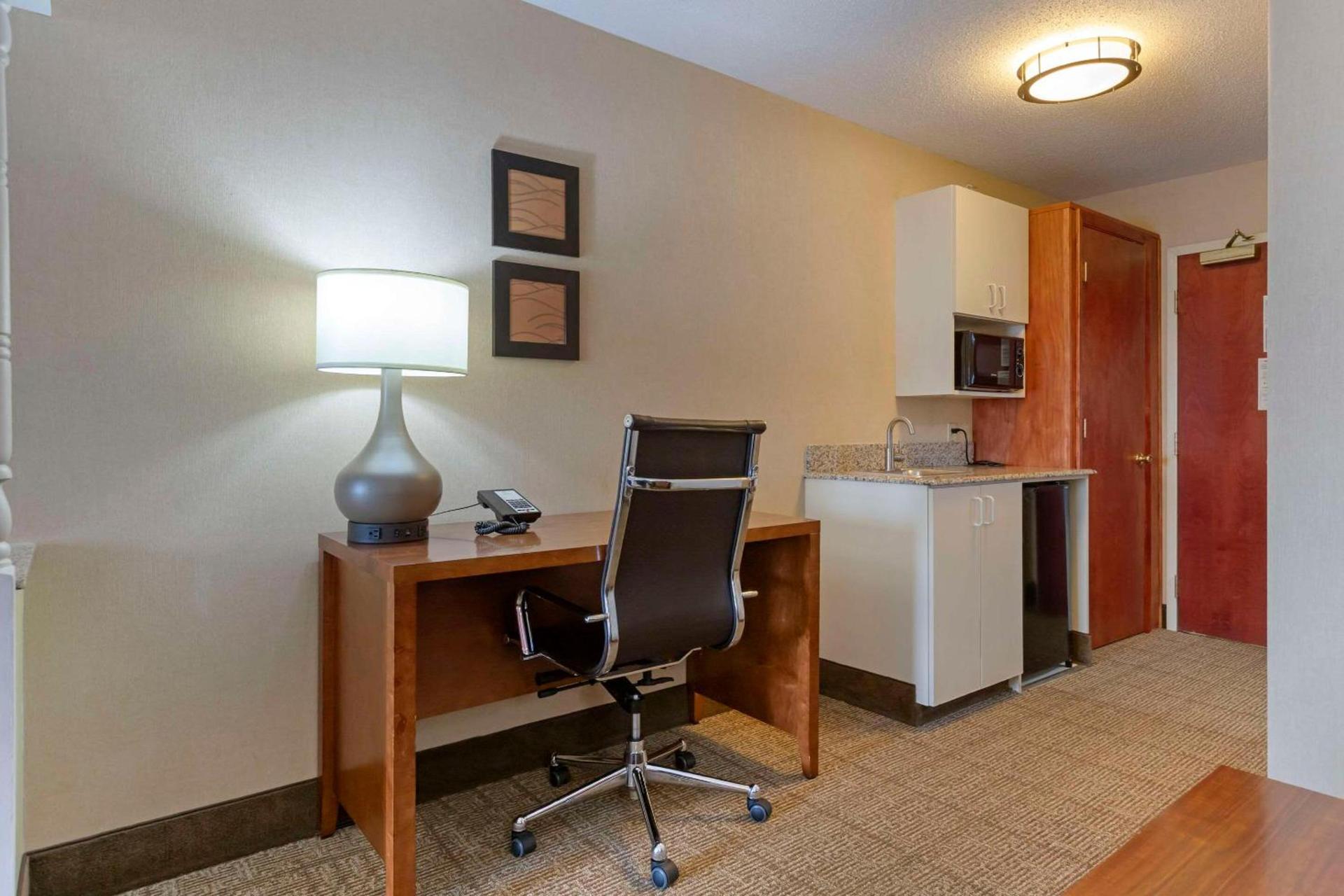 Comfort Inn & Suites Jackson North photo 18