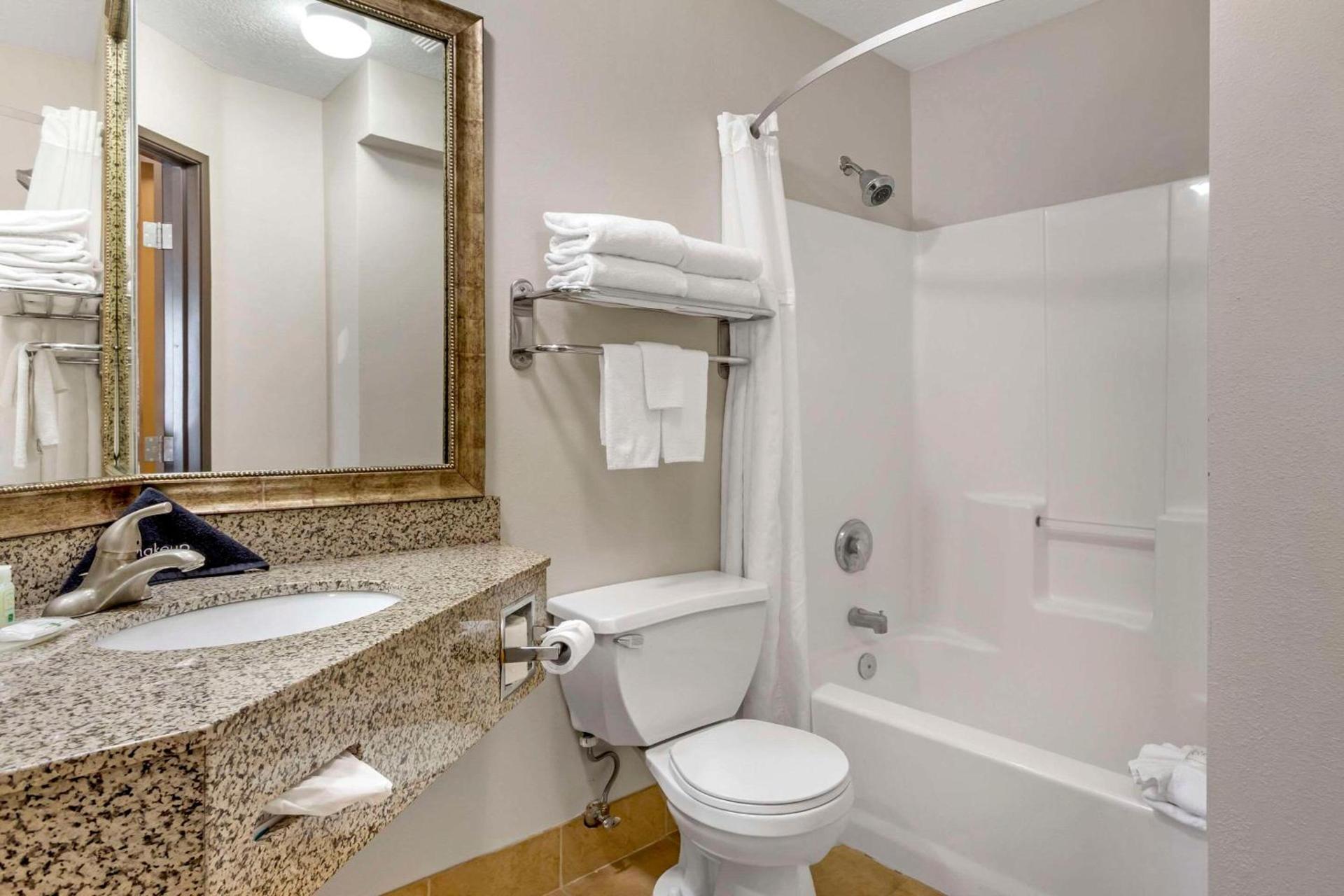 Quality Inn Logan near University photo 12