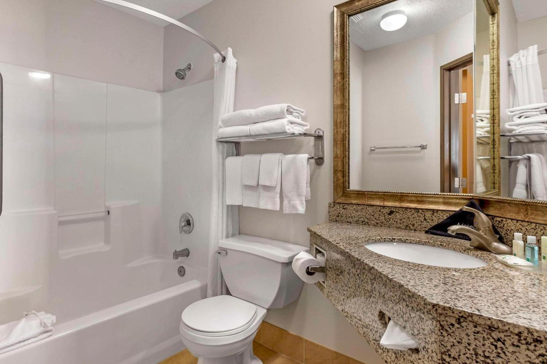 Quality Inn Logan near University photo 17
