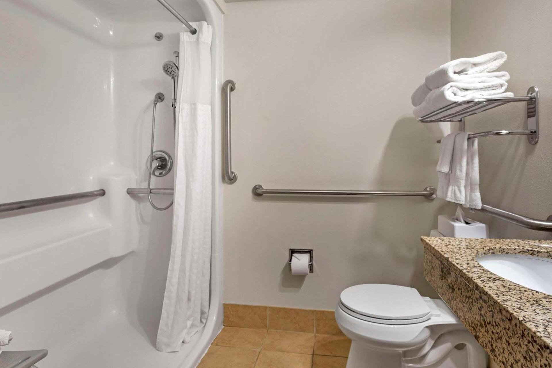 Quality Inn Logan near University photo 18