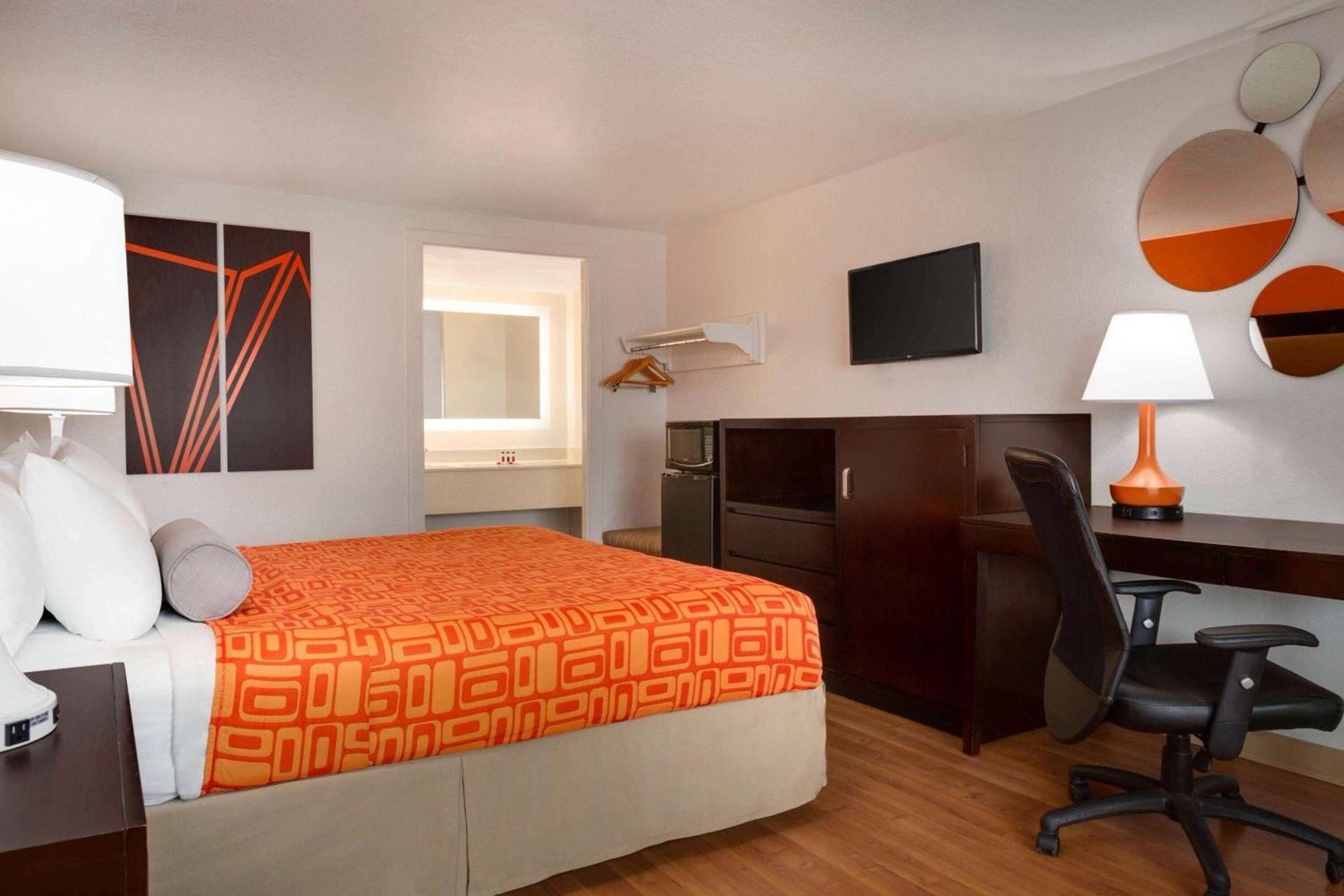 Howard Johnson by Wyndham Harrisonburg photo 10